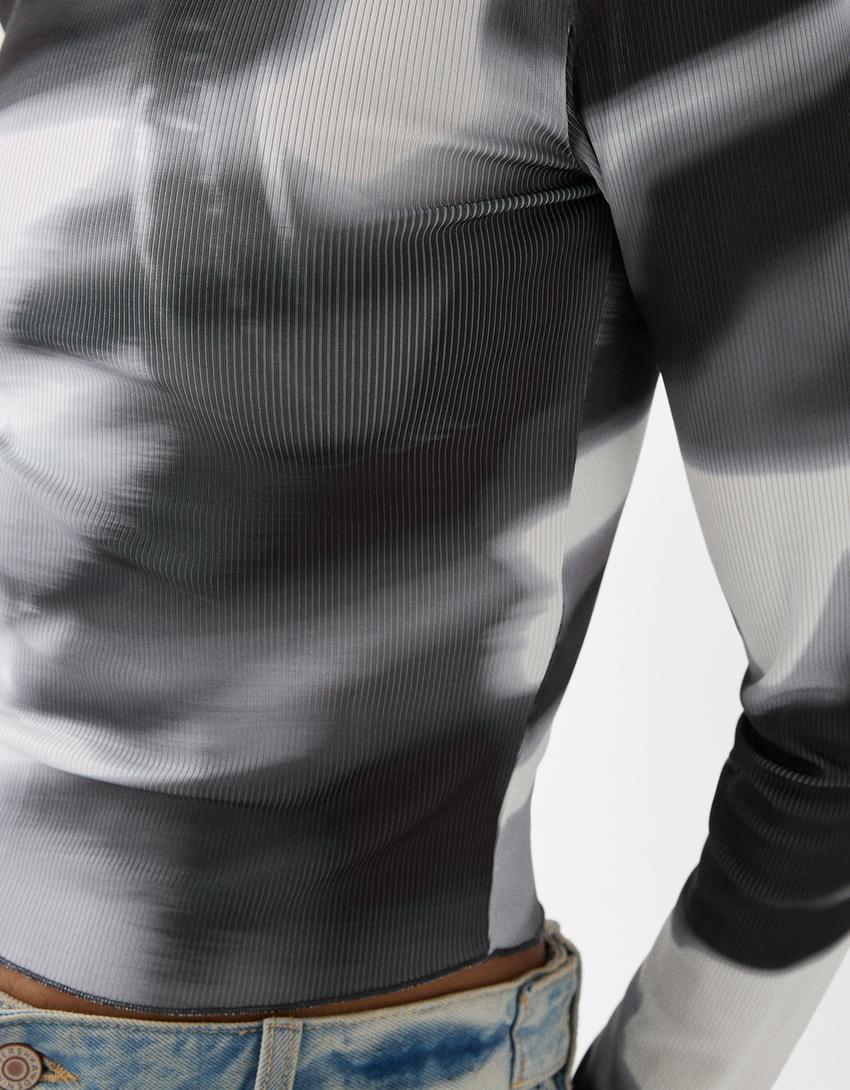 تيشرت مضلع بأكمام طويلة وطبعة-رمادي-5