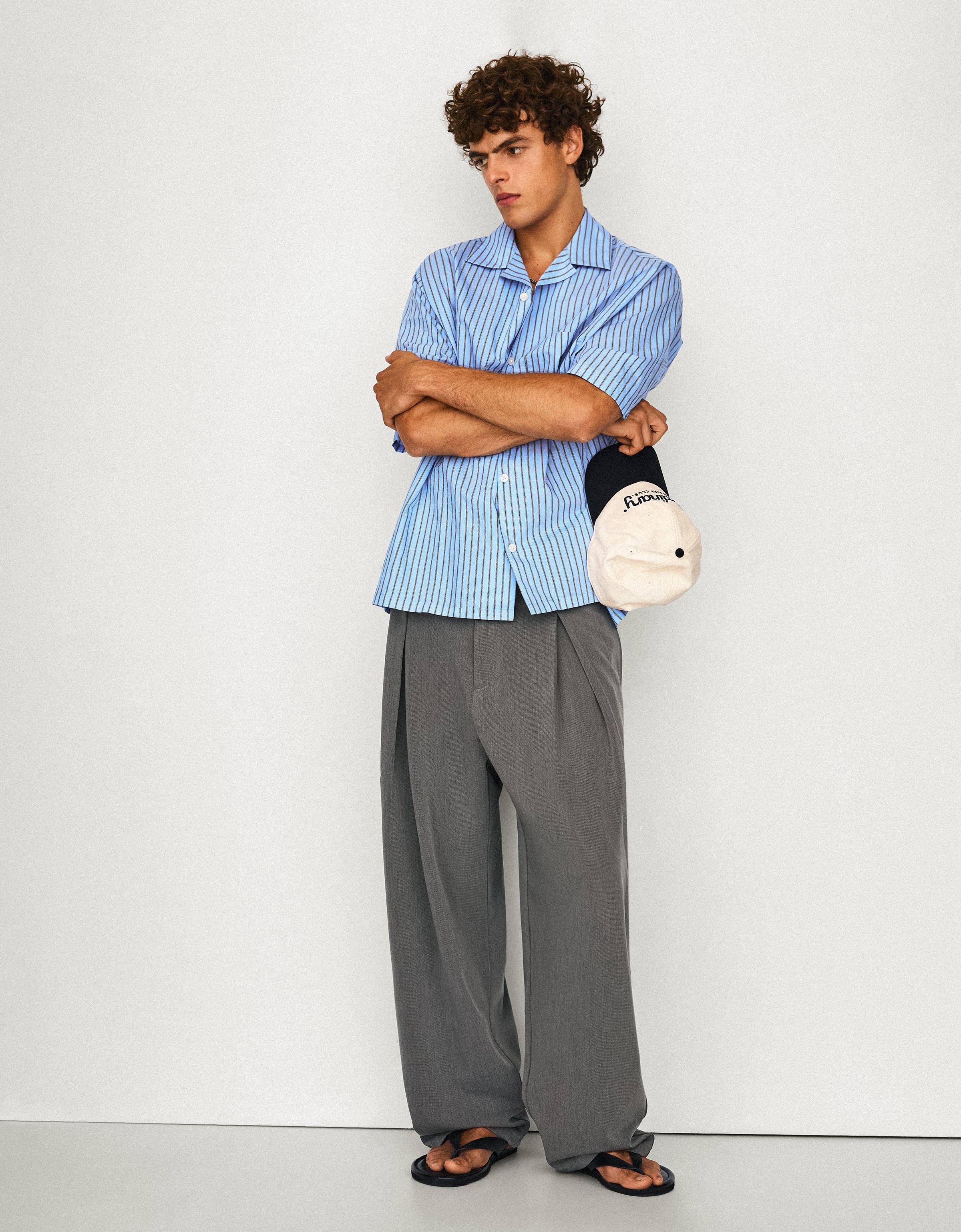 Bershka Pantalón Baggy Pliegues Hombre Gris