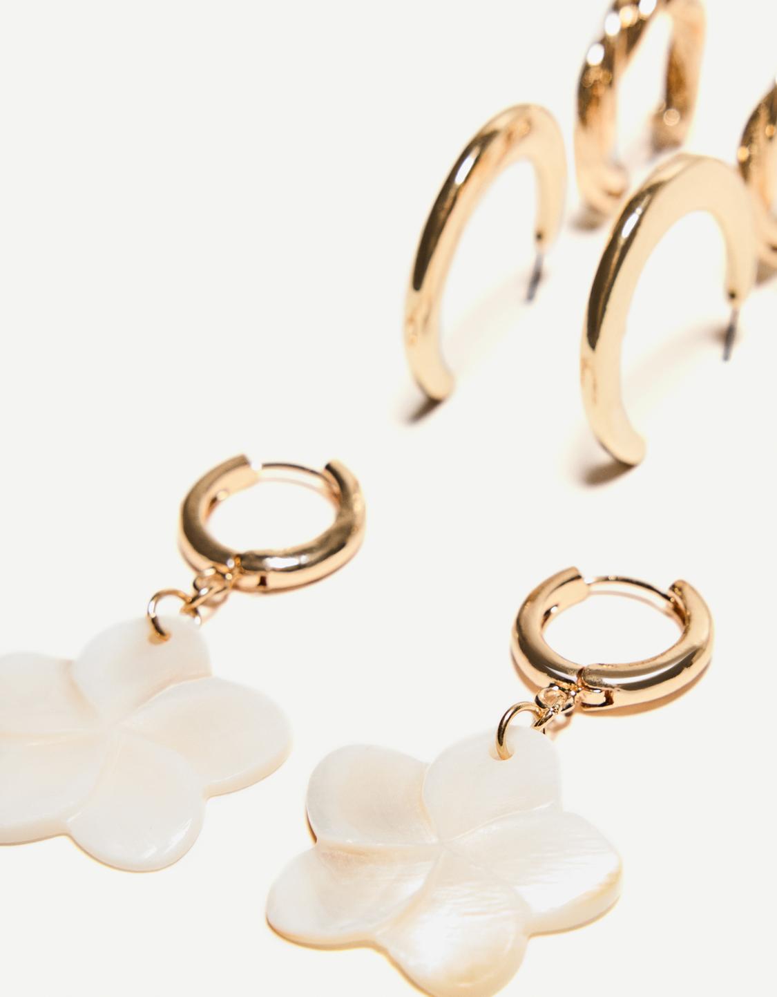 3-pack of mother-of-pearl-effect flower hoop earrings