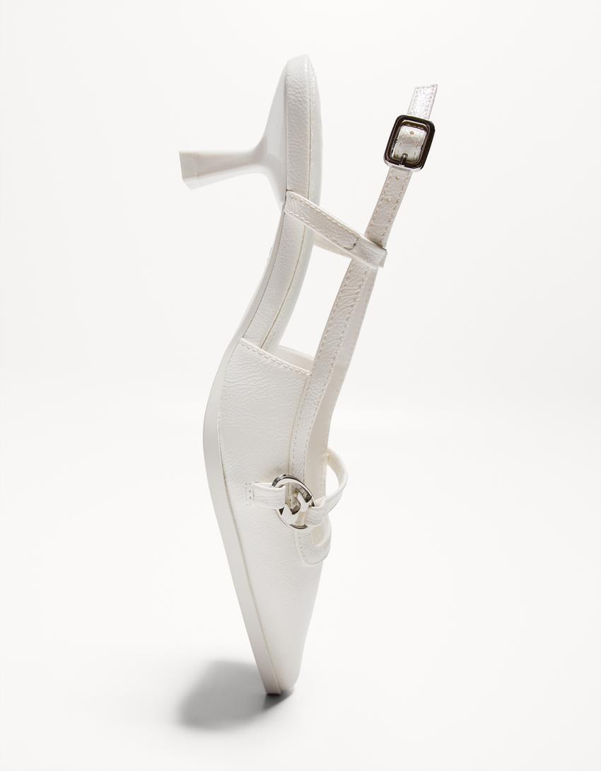 حذاء بكعب قطة وإبزيم-أبيض