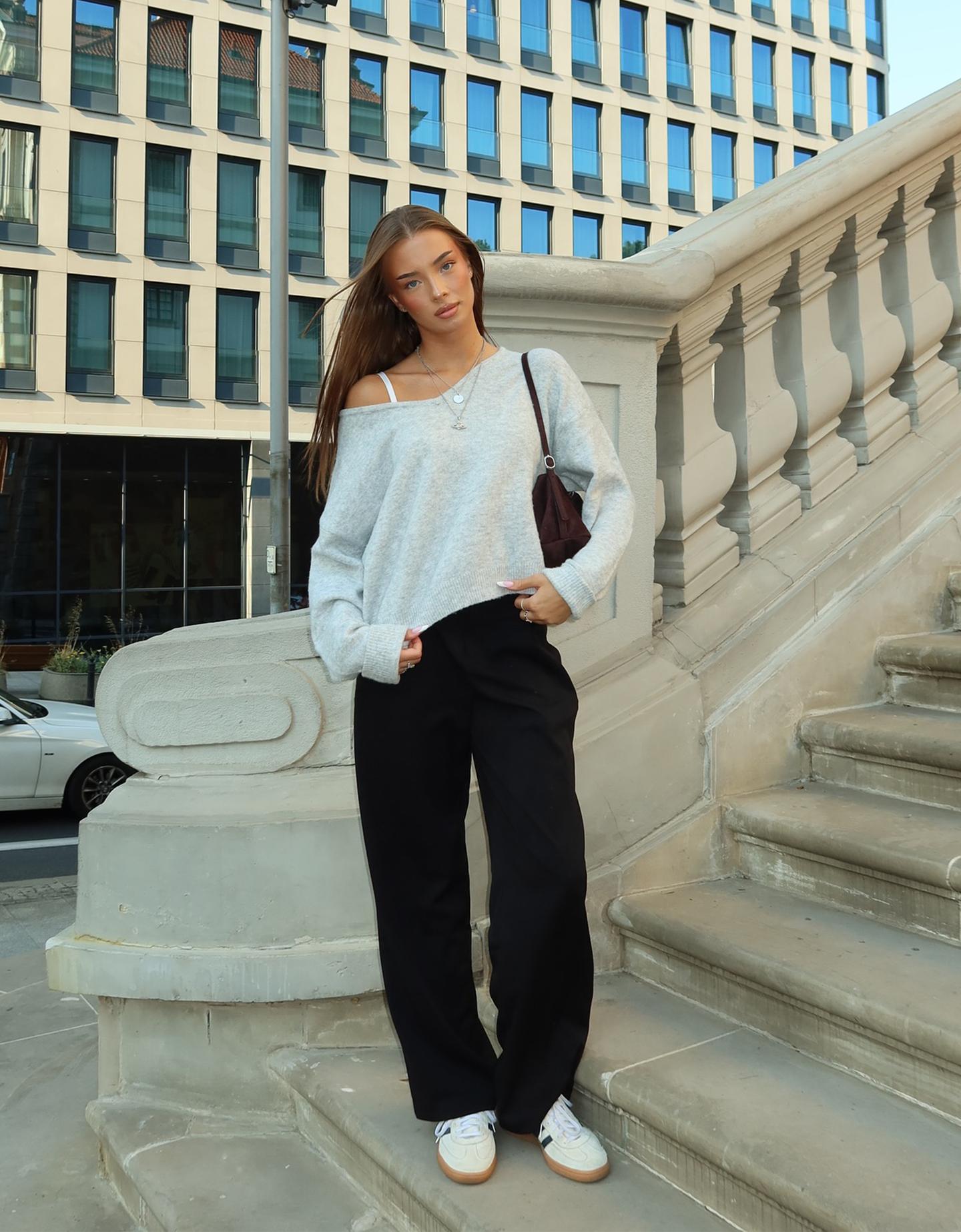 Bershka sweter z dekoltem w serek soft touch szary