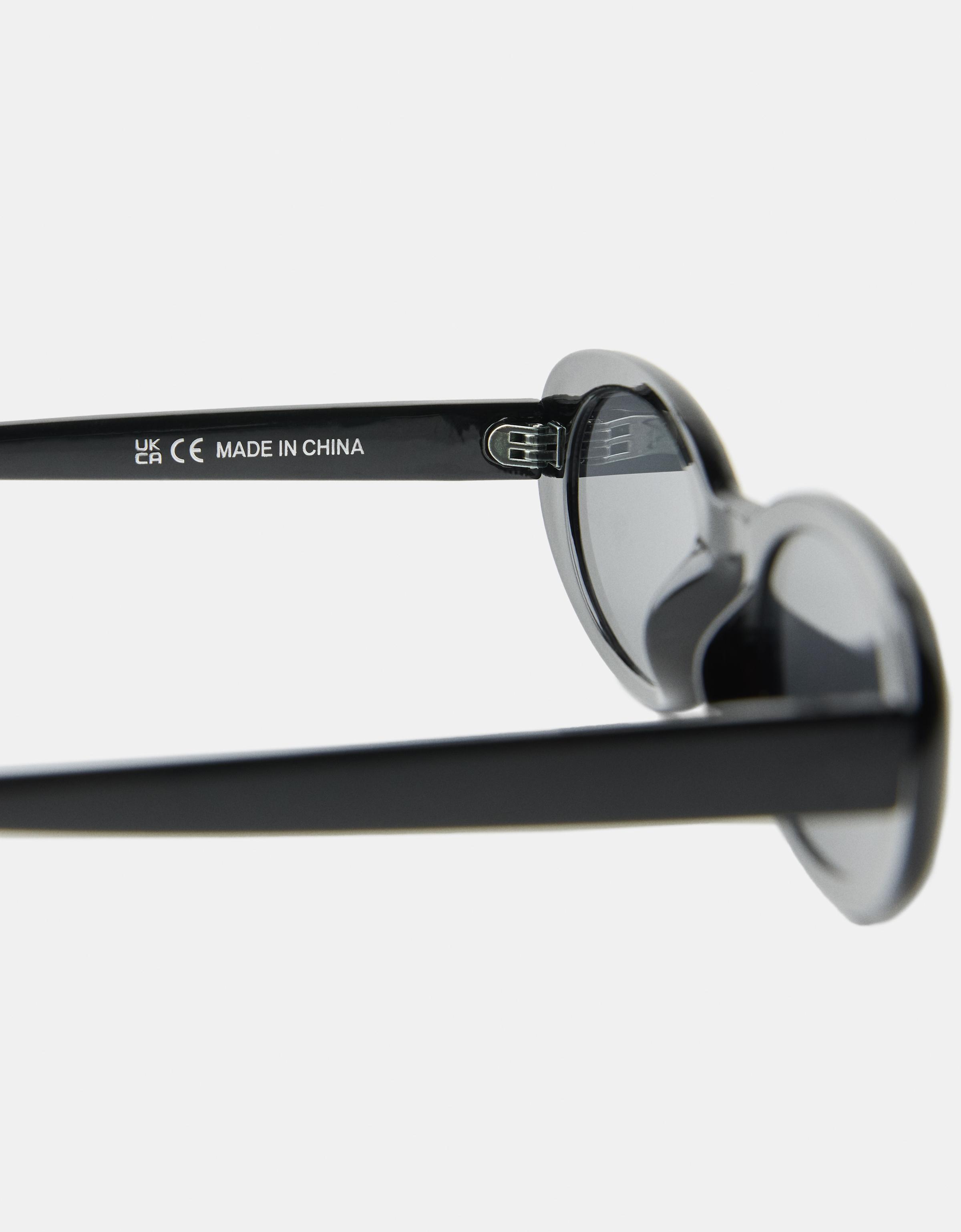 Oval plastic sunglasses — Black