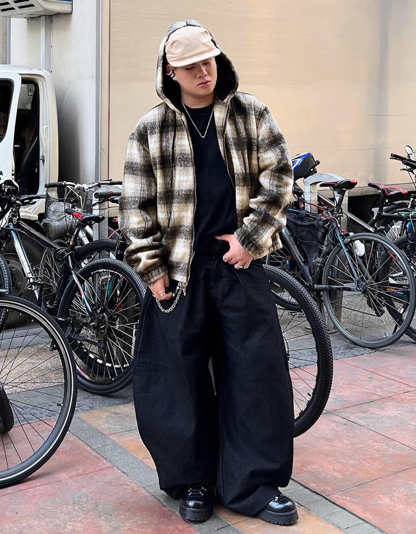 Rutete jakke med hette og firkantet design-Svart