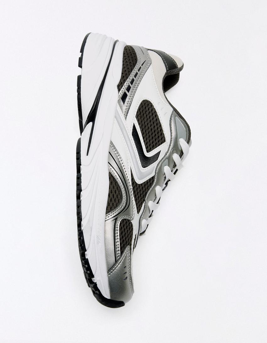 Sneaker mit kombinierter Sohle-Kombiniert