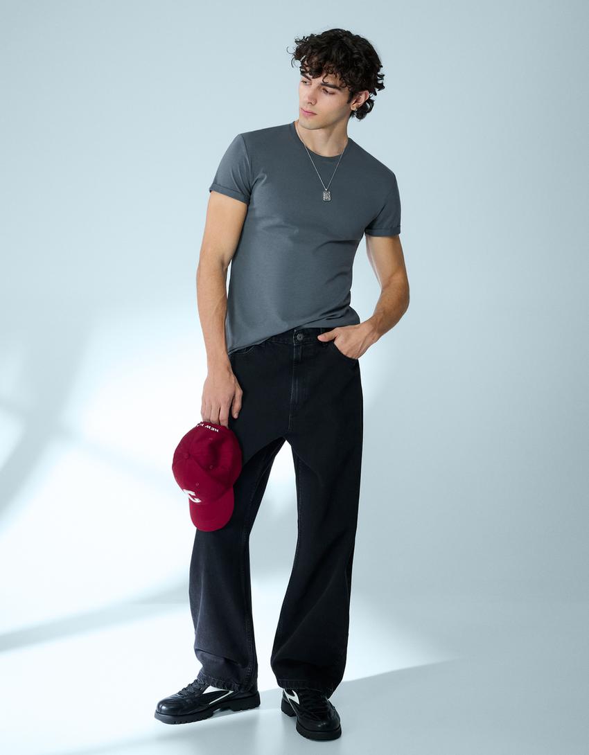 T-Shirt mit umgeschlagenen Ärmeln-Grau