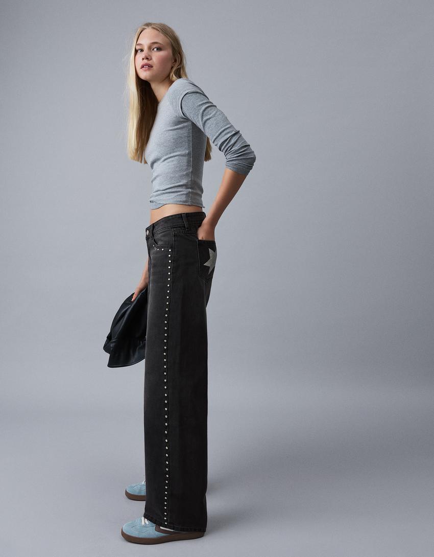 Jeans baggy fit cintura baixa tachas bolsos estrelas-Preto