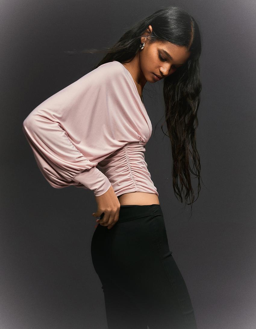 Uzun kollu büzgülü top-Gri