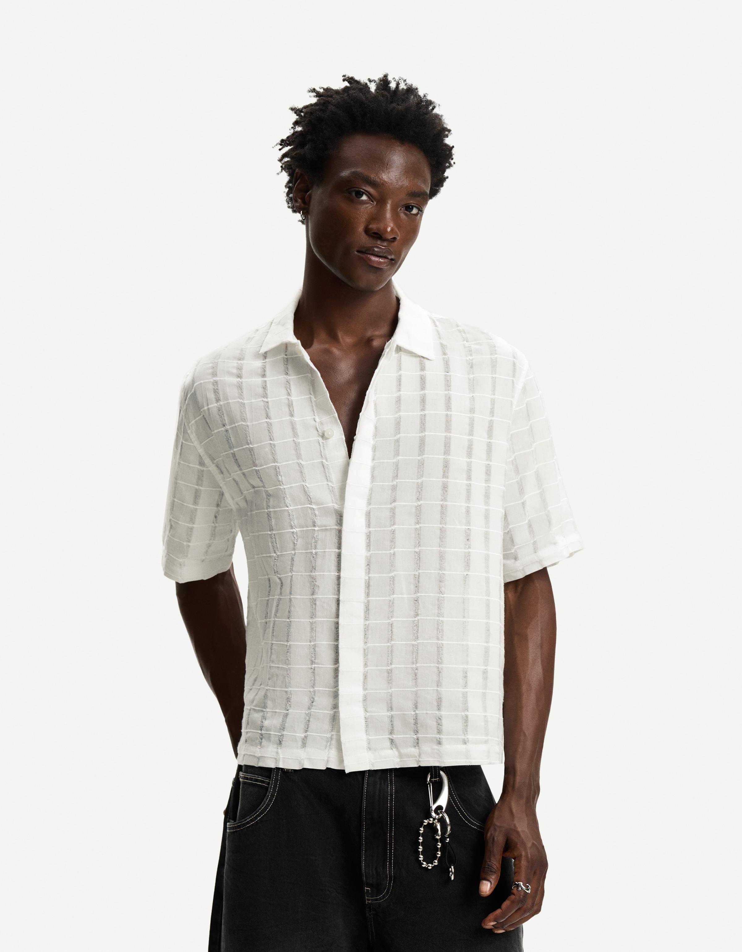 Bershka Boxy Hemd Mit Kurzen Ärmeln Und Fransen Herren S Weiss