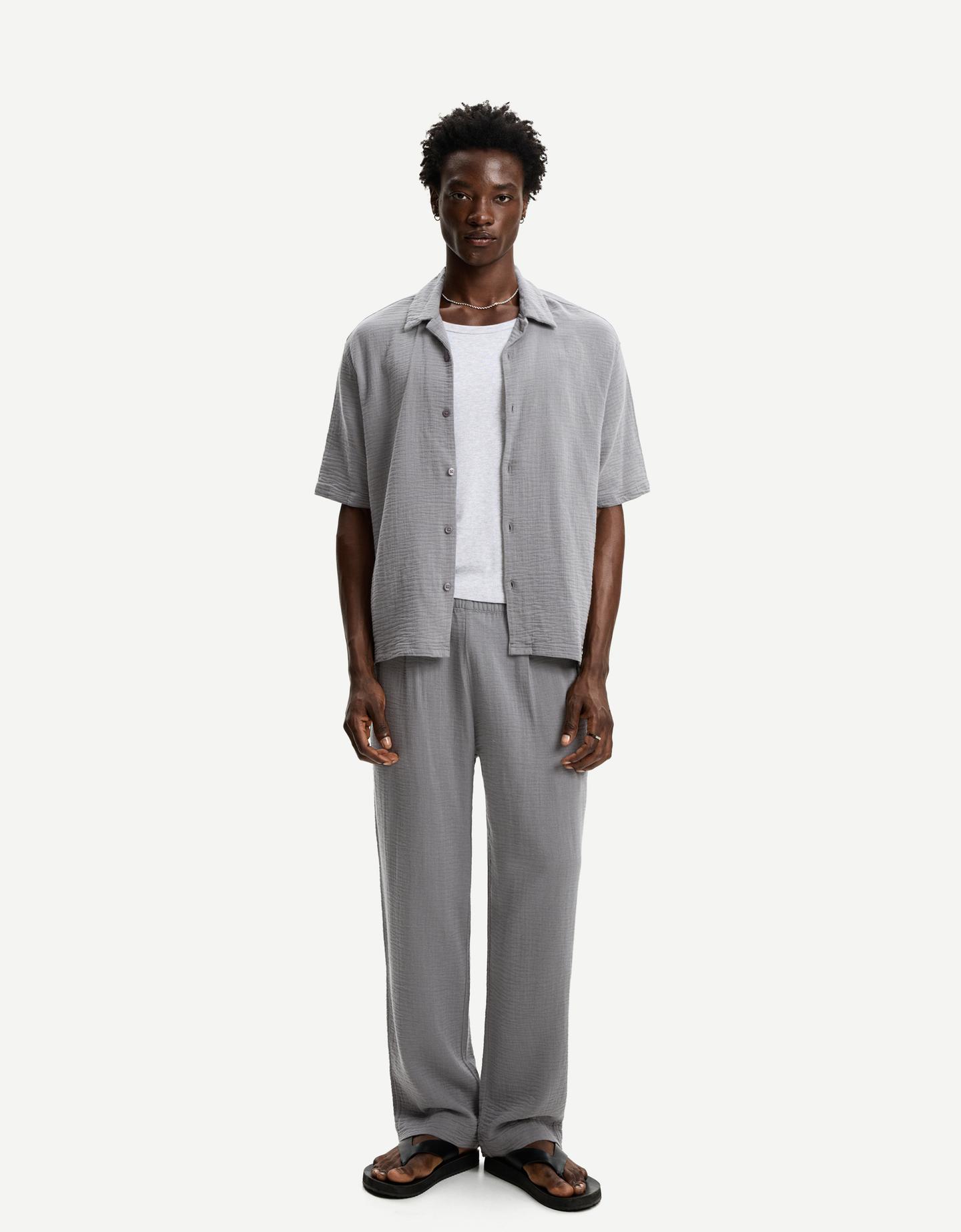 Bershka spodnie o kroju wide leg z krepy ciemnoszary