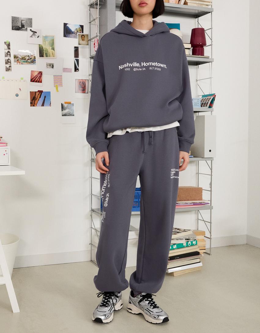 Pantaloni jogger fit stampati-Grigio scuro-1