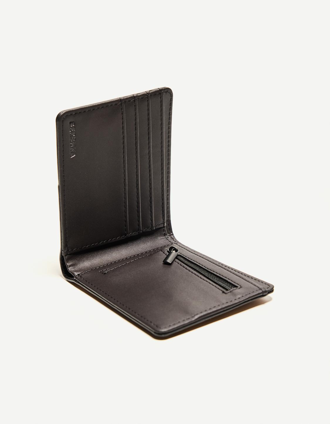 Contrasting wallet