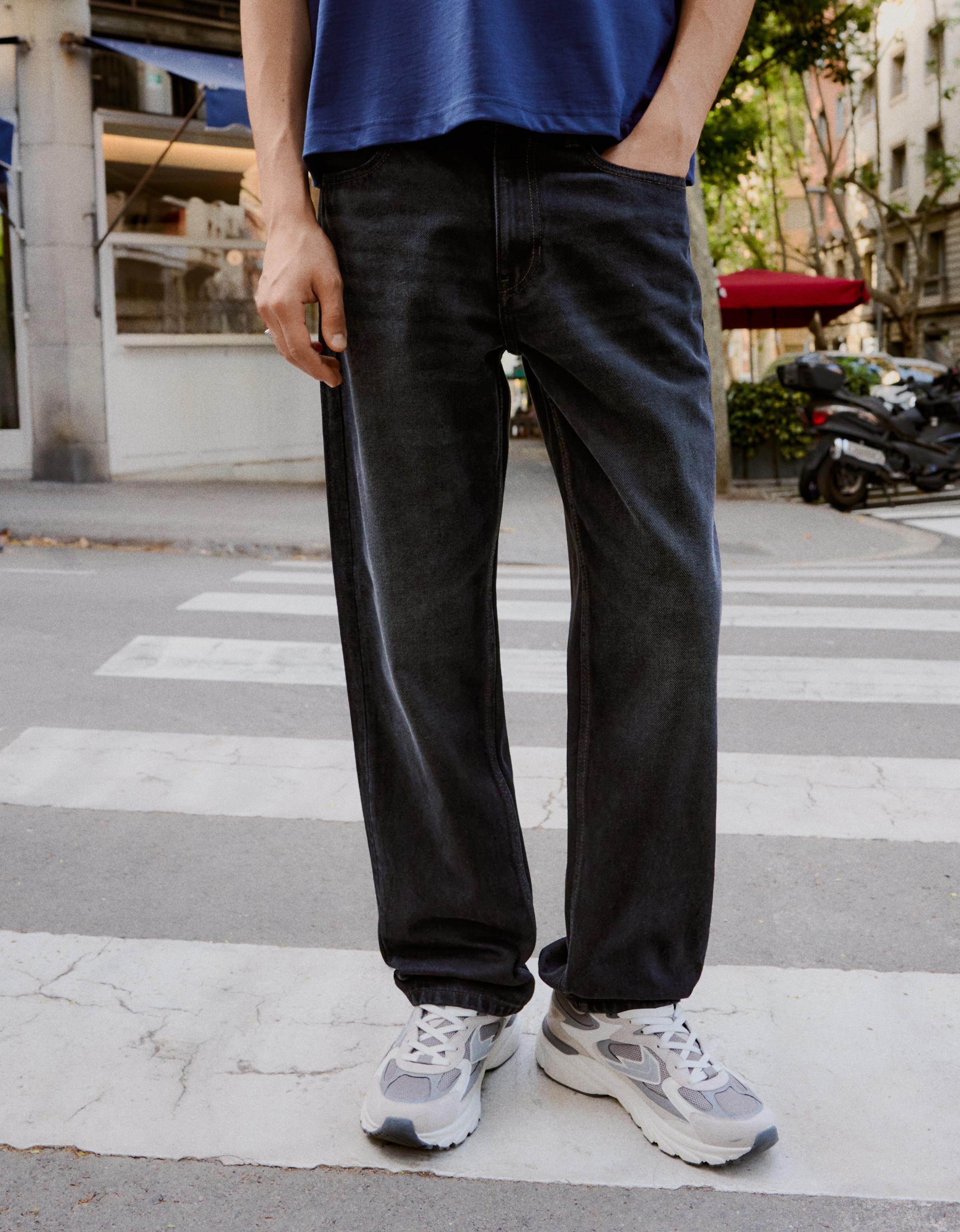 Straight-leg jeans — Black