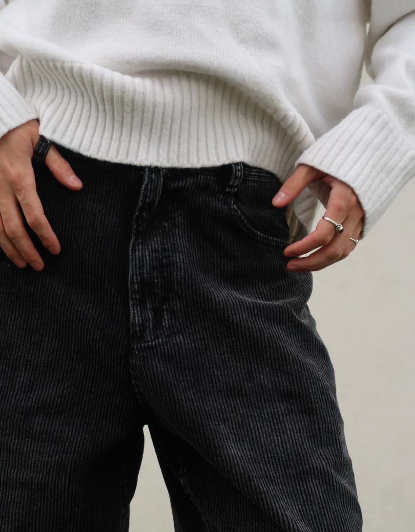 Cropped-Pullover-Weiss