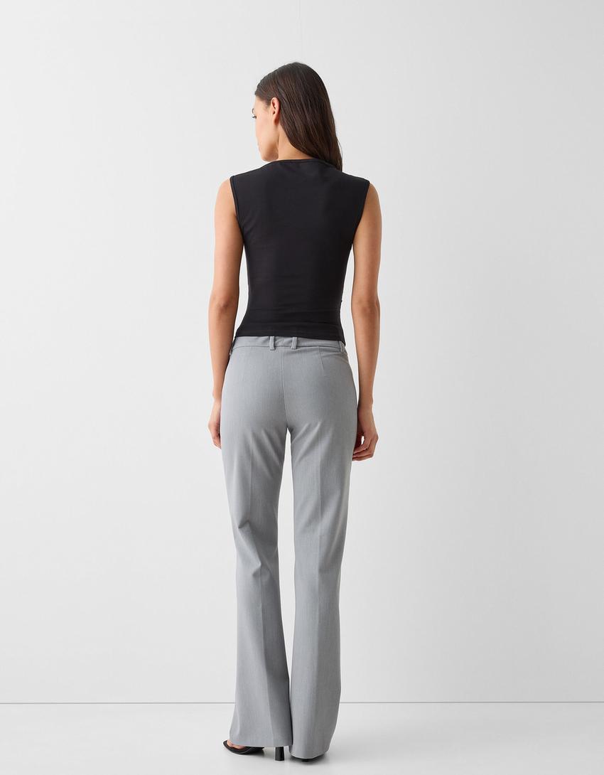 تيشرت بدون أكمام بتفاصيل بزمة-أسود-1