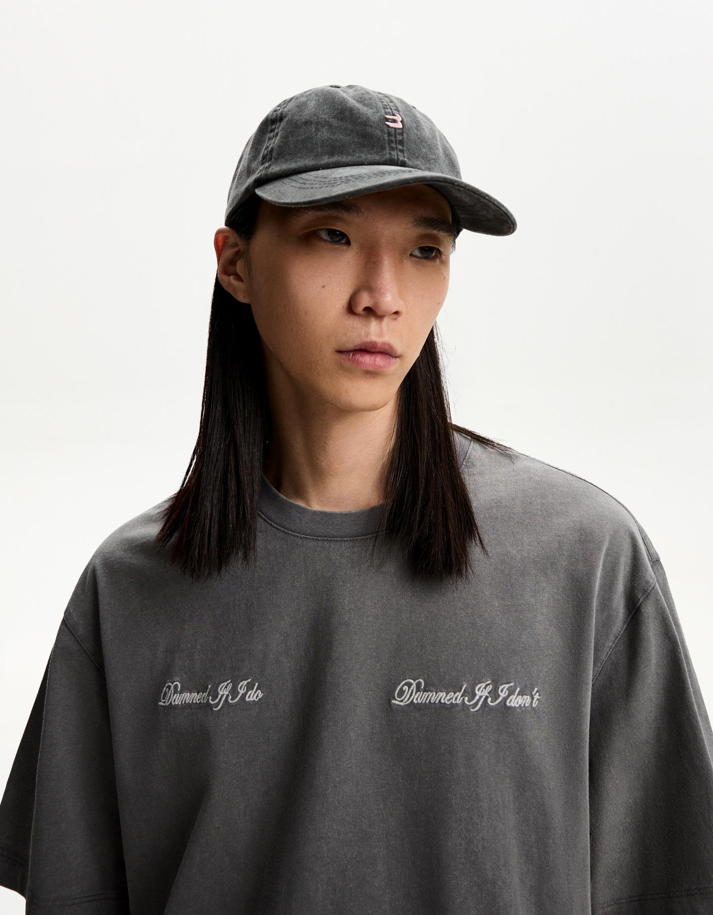 Bershka czapka z haftem czarny