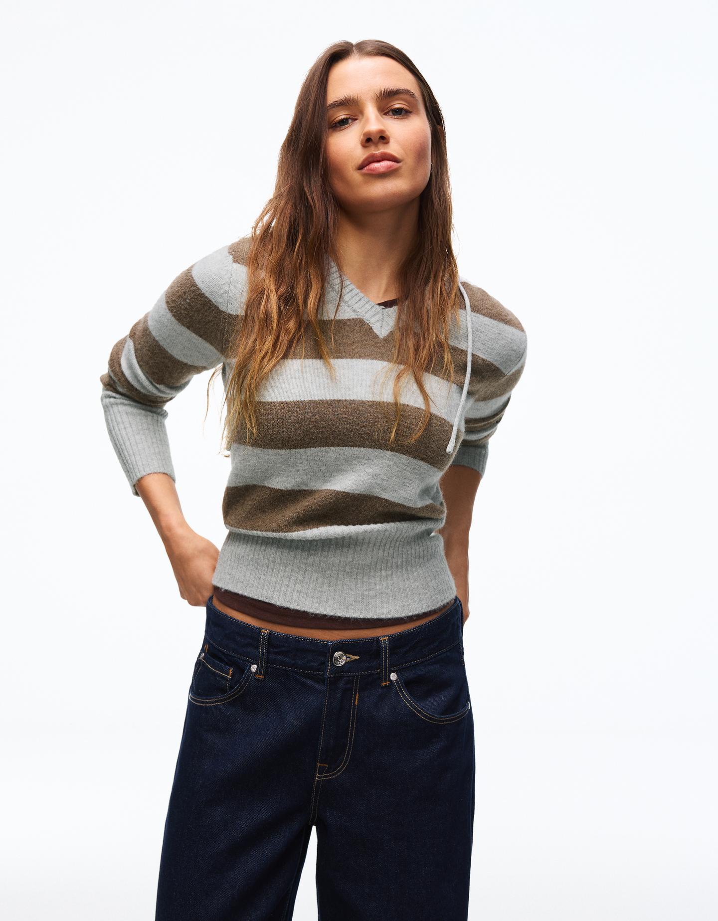 Bershka Jersey Capucha Print Mujer Gris