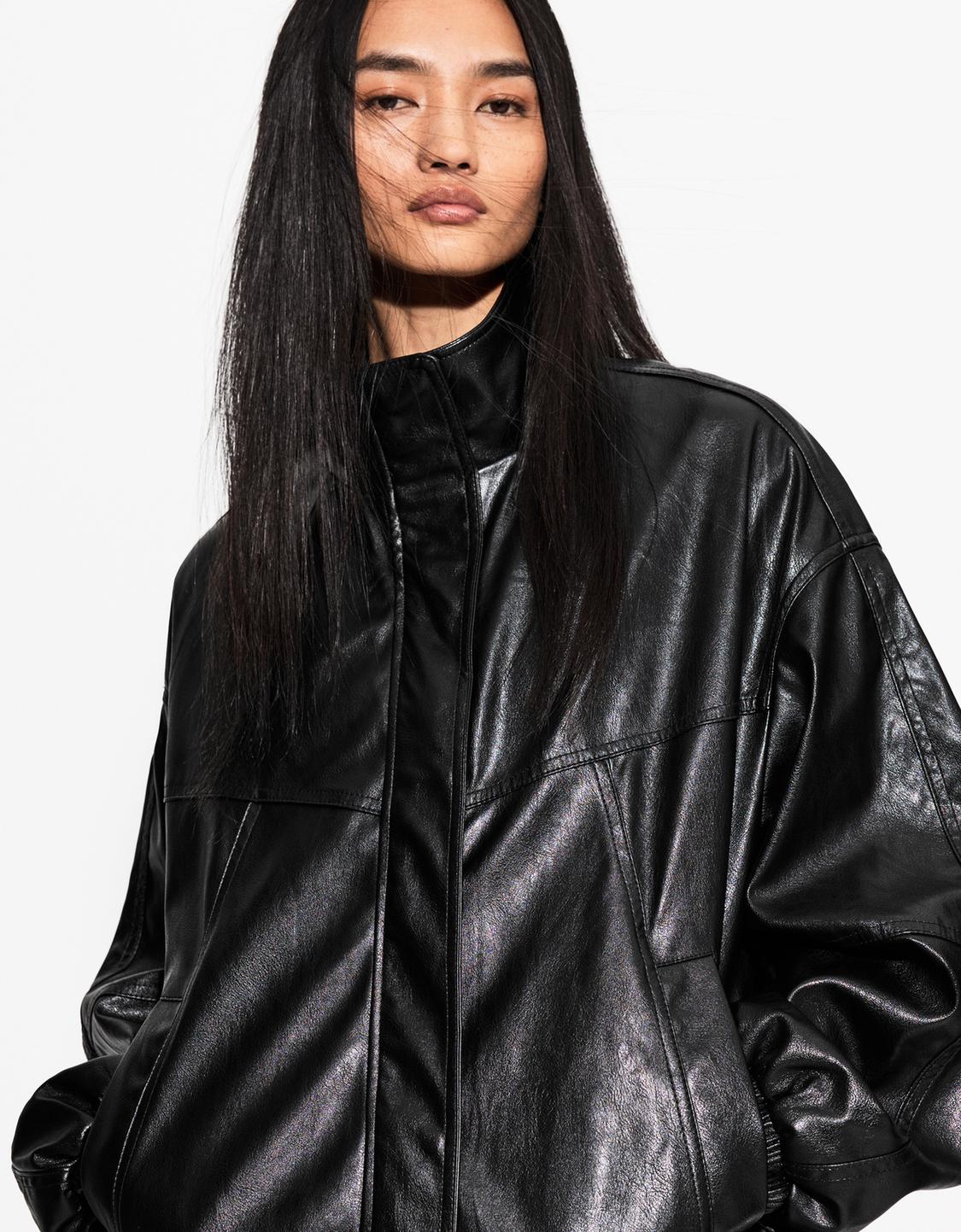 Jacka i oversize-modell med skinneffekt