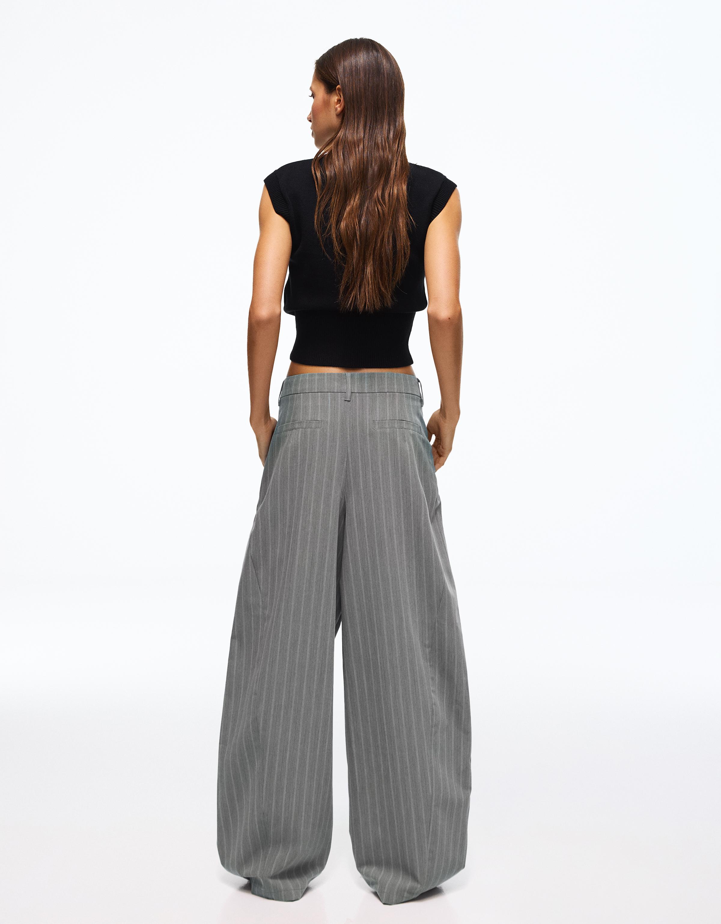 Striped pleated trousers — Grey