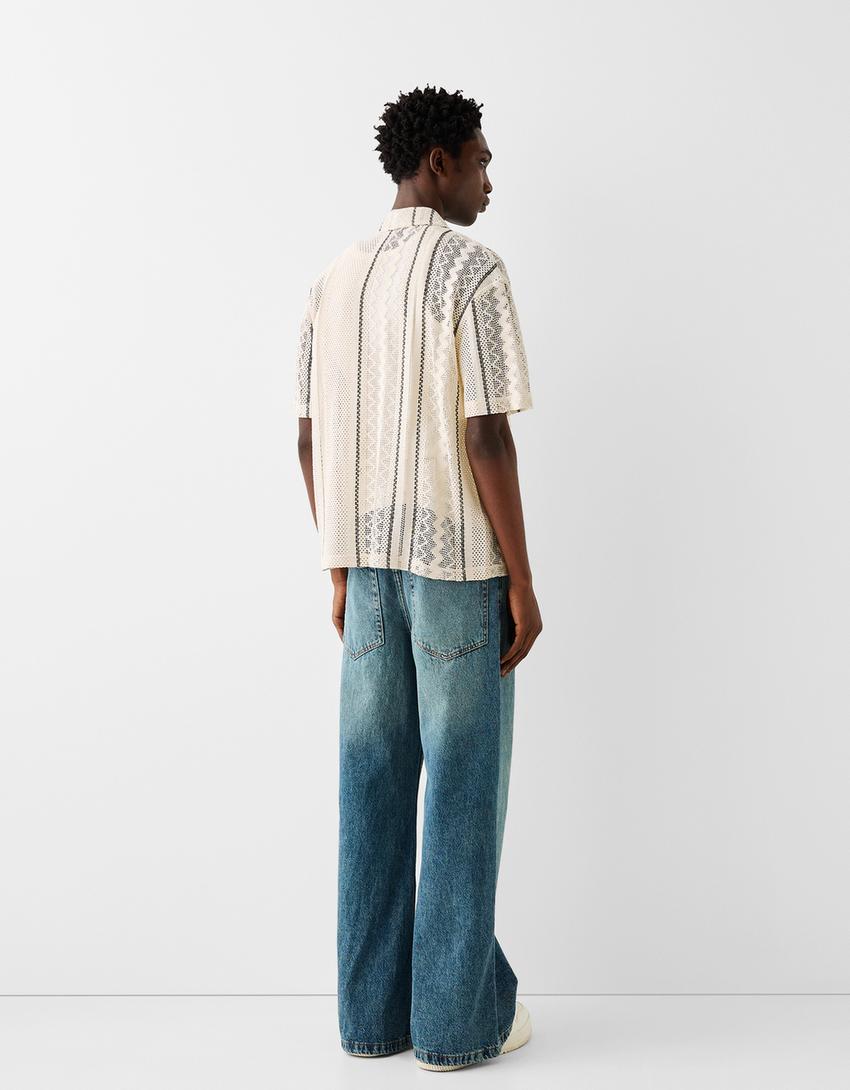 قميص مموج بملمس بارز وخطوط-أبيض-1