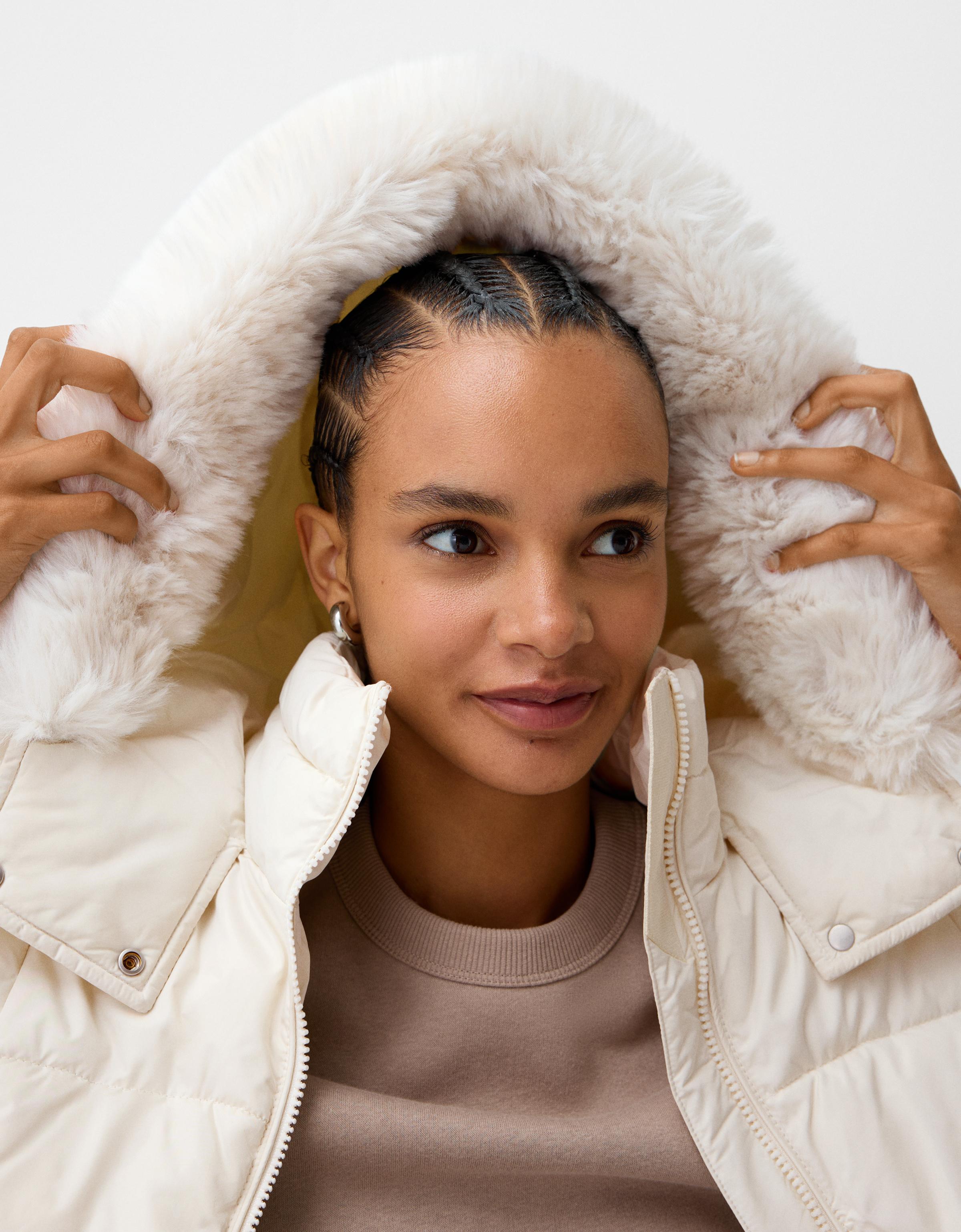 Puffer jacket with faux fur hood - Women | Bershka