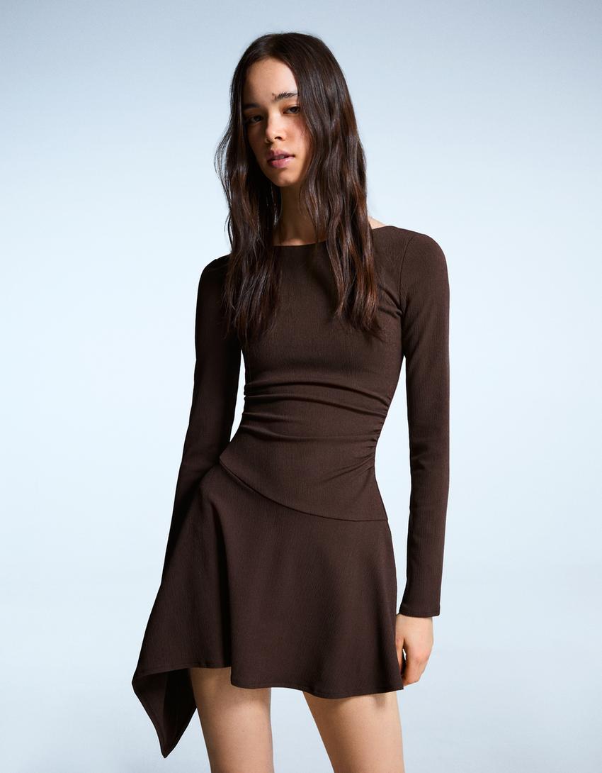 Vestido mini manga larga vuelo asimétrico-Marrón