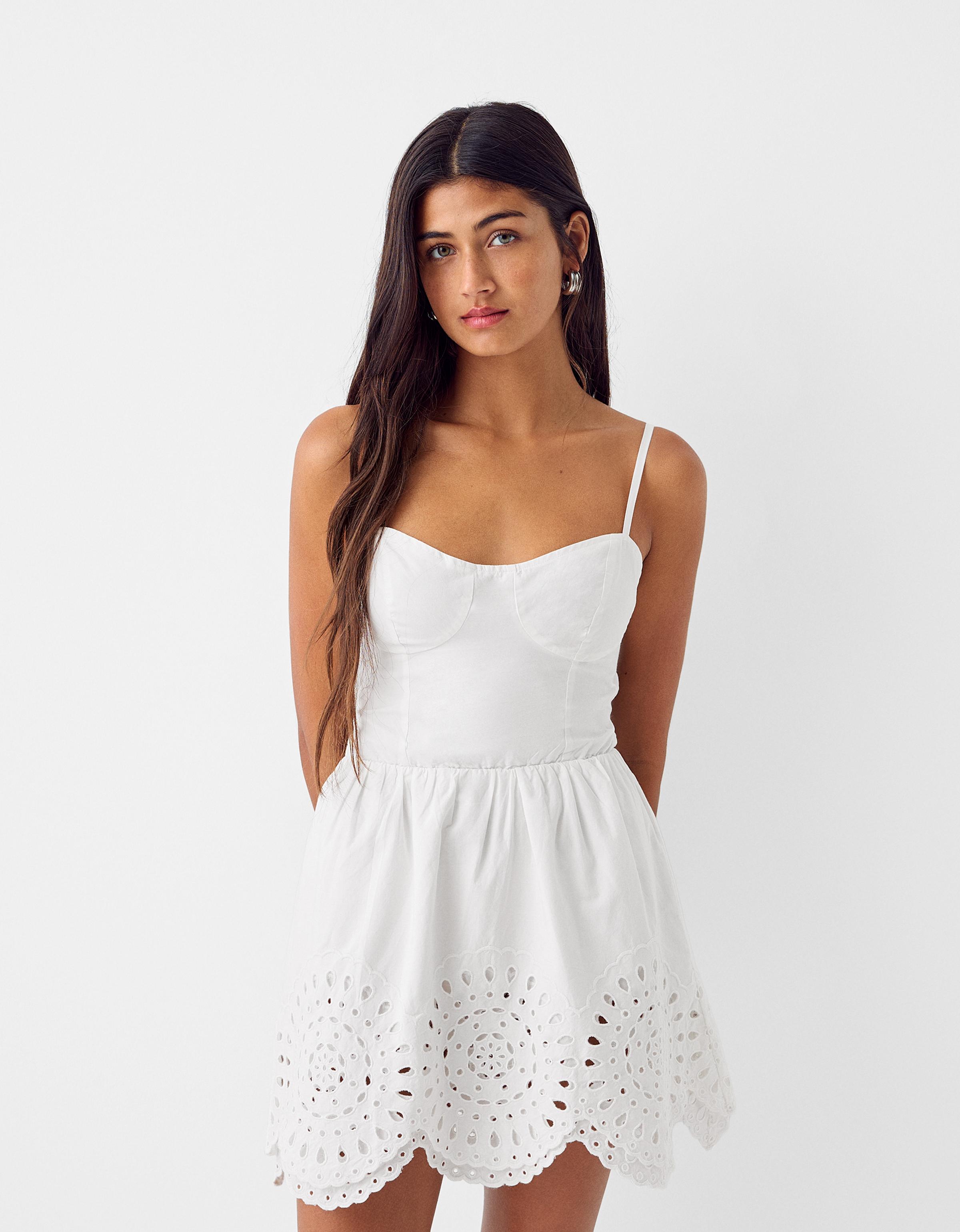 Bershka Weitschwingendes Minikleid Mit Stanzmuster Damen S Weiss