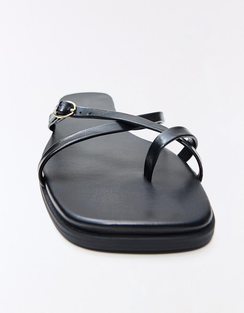 Flache Riemchensandalen-Schwarz