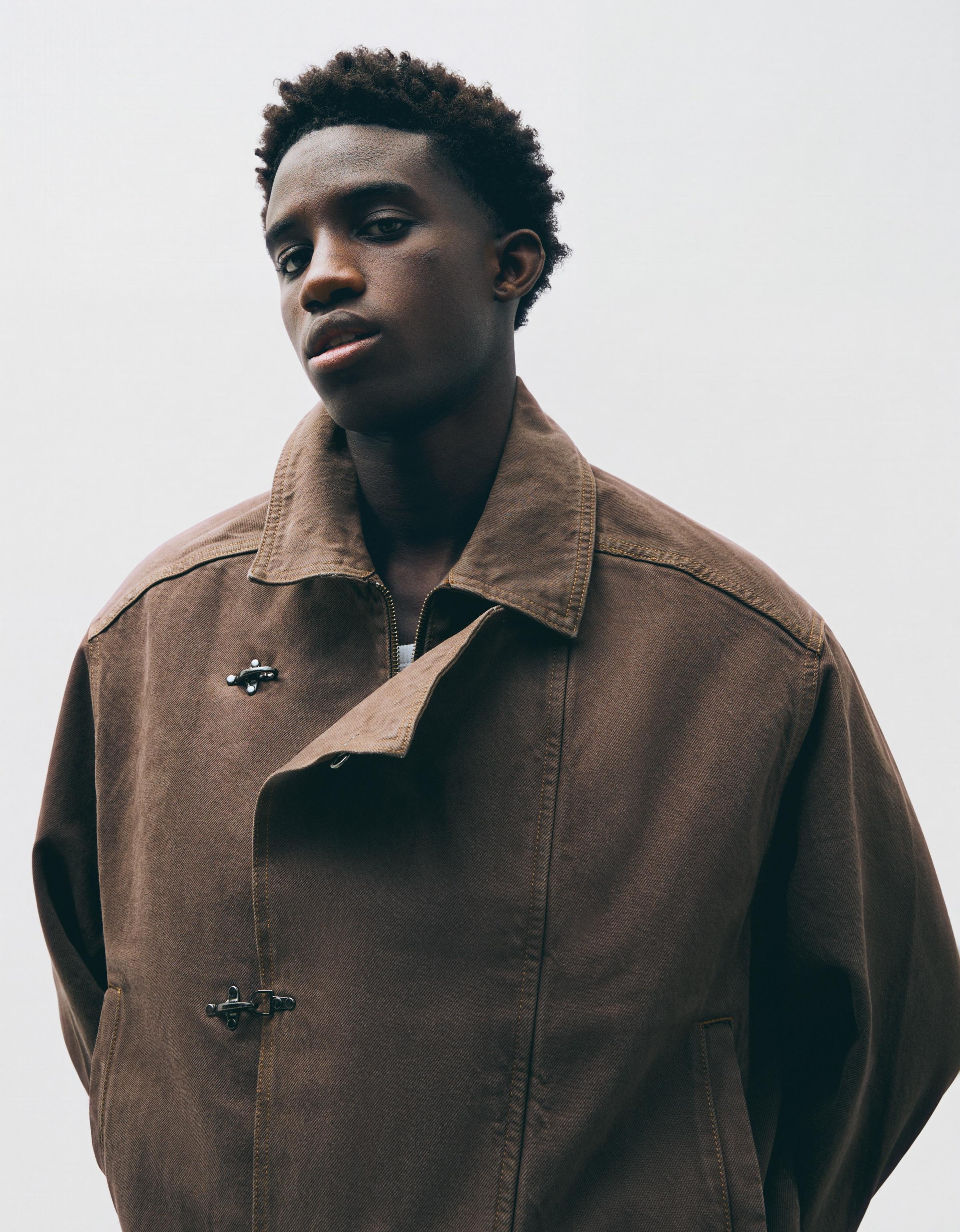 Denim jacket with clasp — Brown