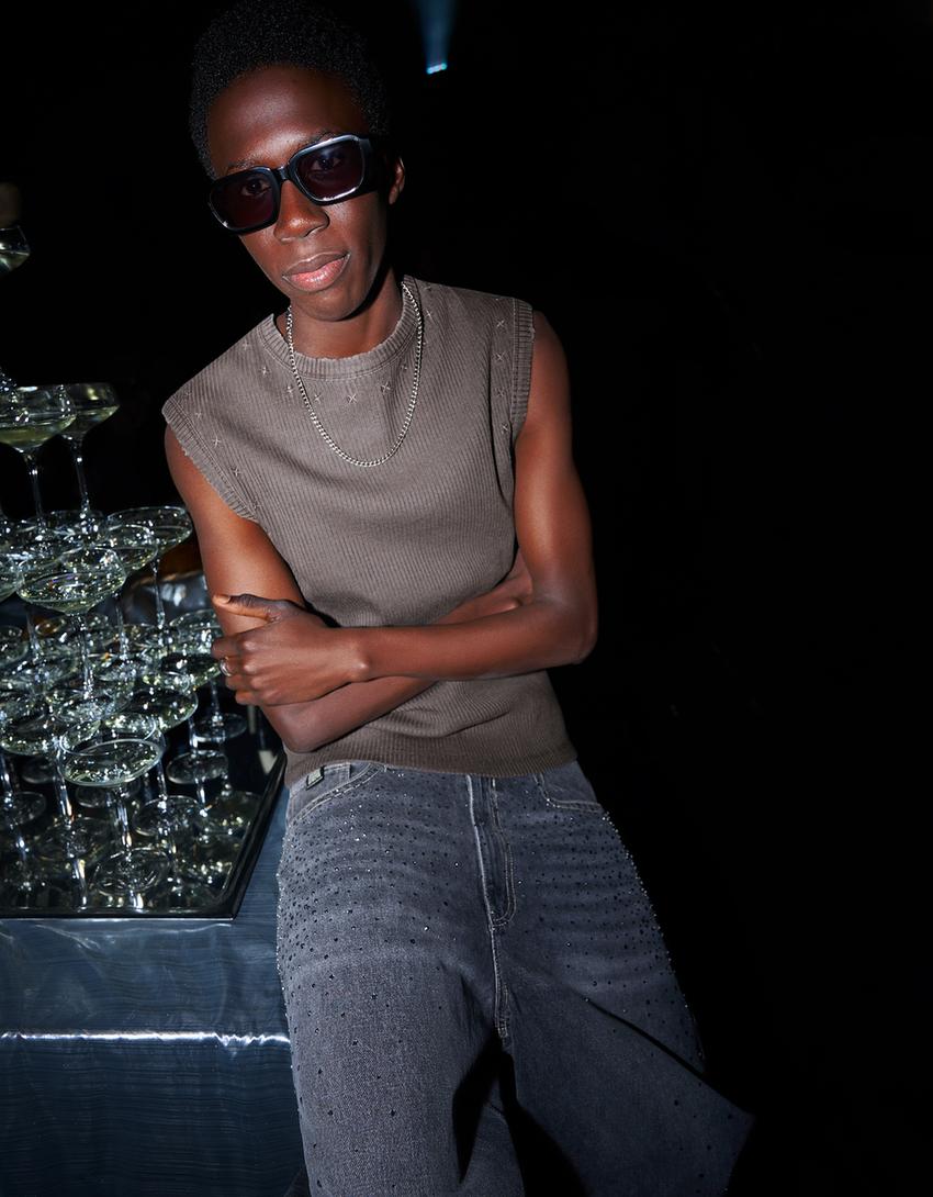 T-shirt sem mangas com bordado-Cinza