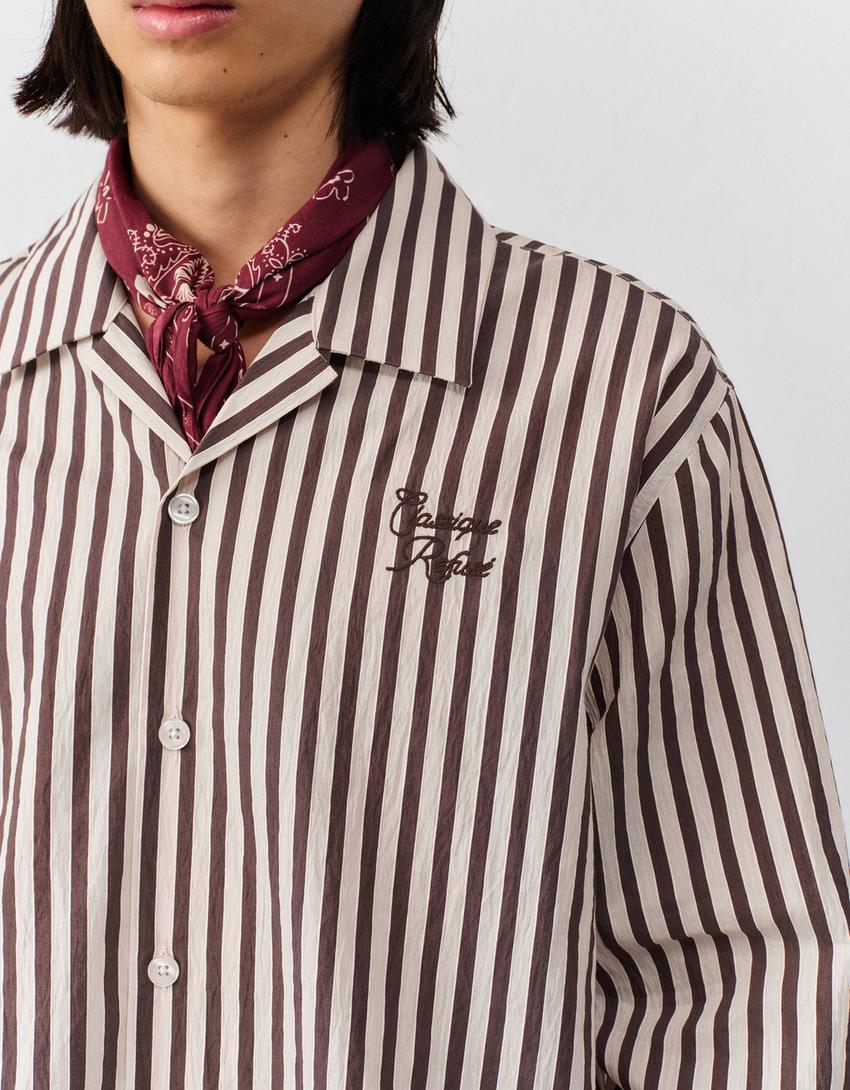 Camicia boxy fit con ricamo stampato-Marrone