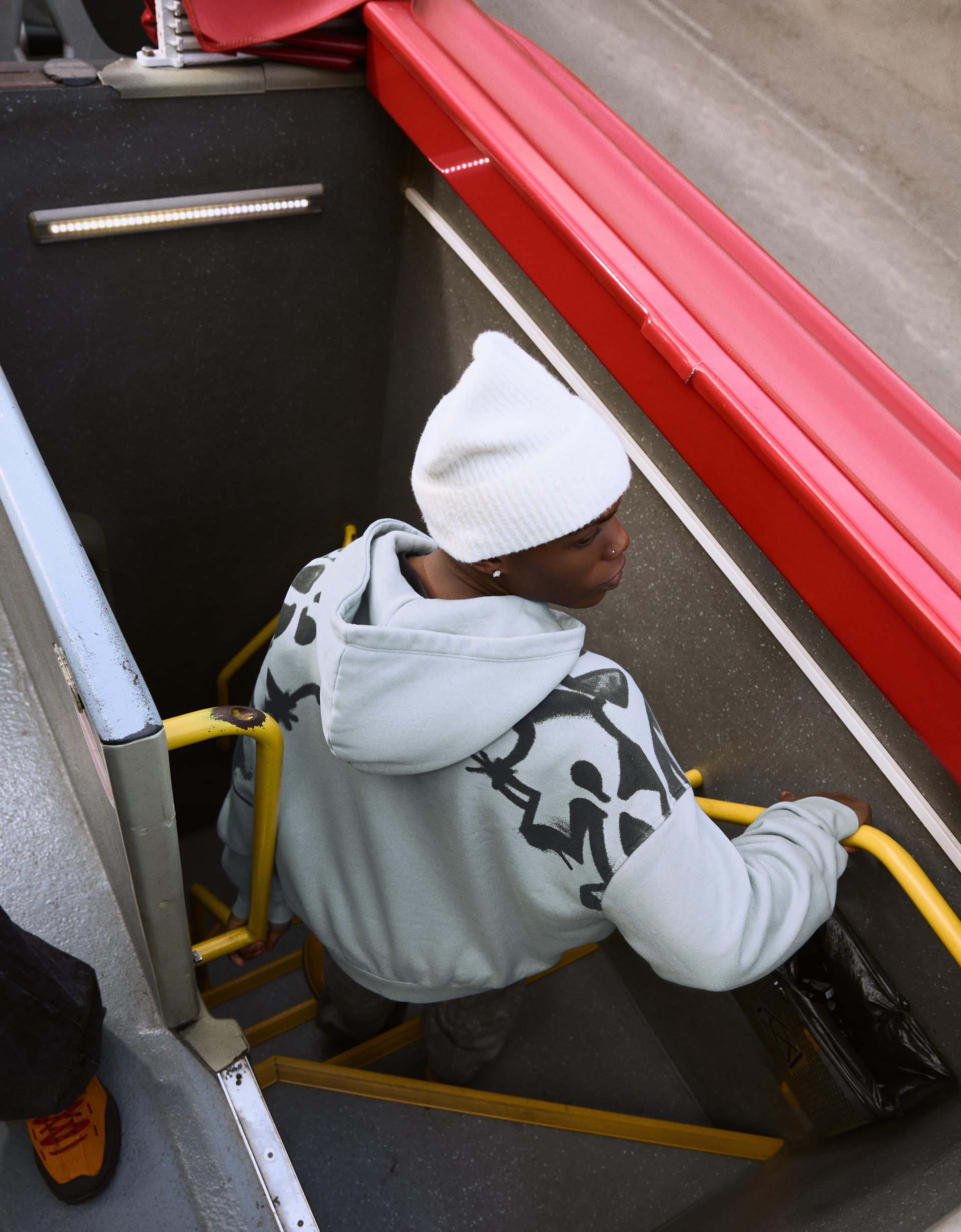 Bluza z kapturem, suwakiem i nadrukiem