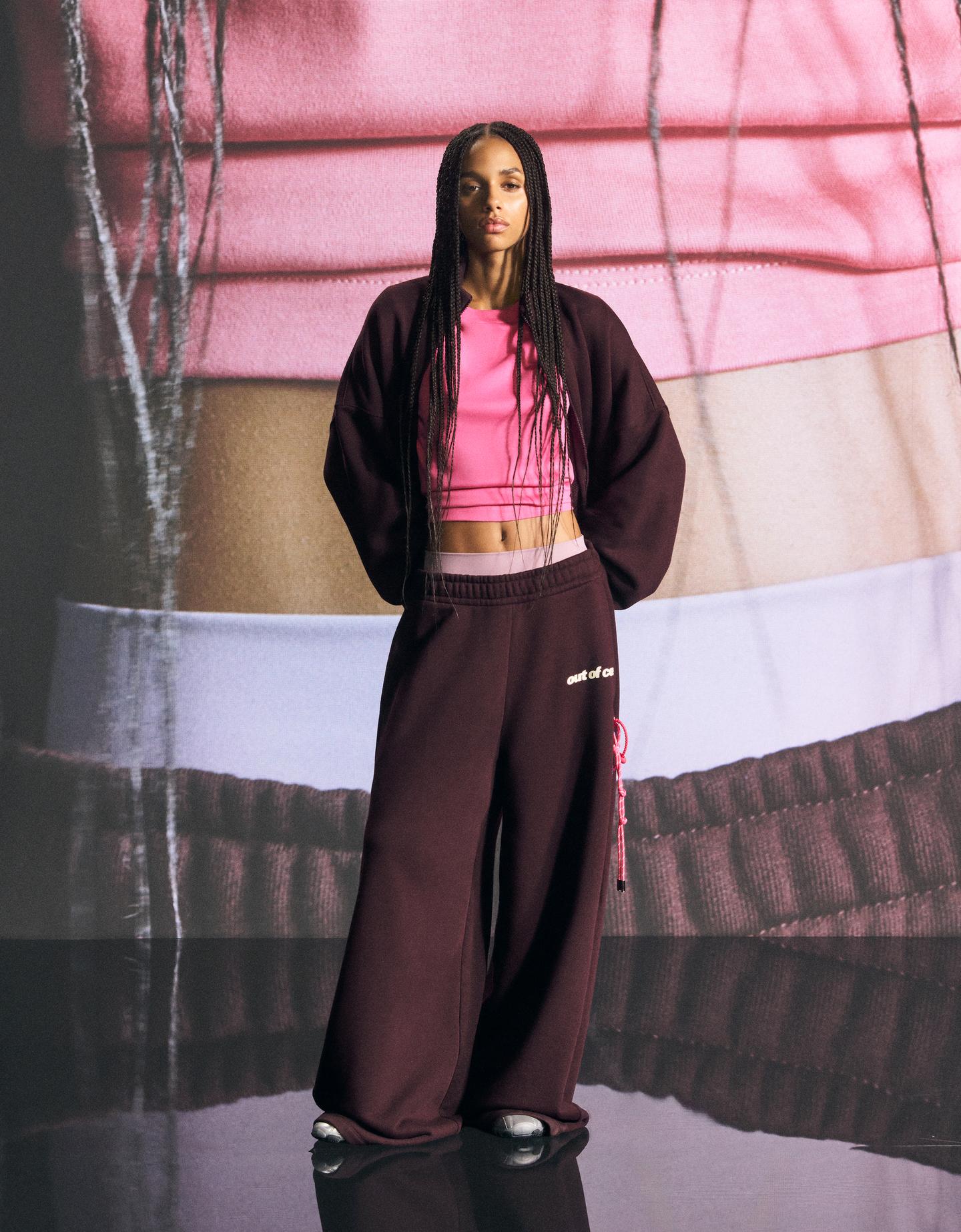 Bershka spodnie dresowe o kroju balloon out of core bordowy