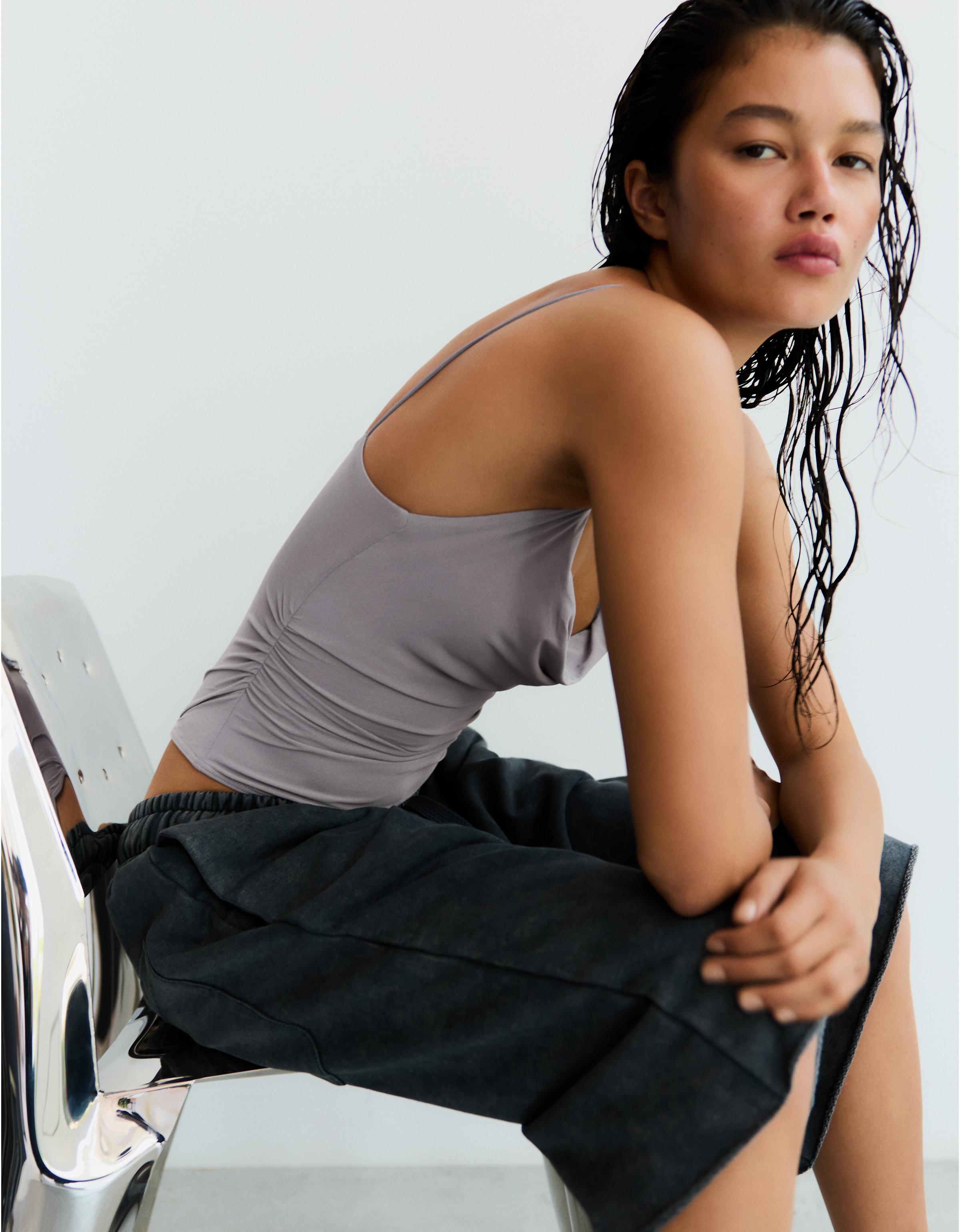 Draped strap body
