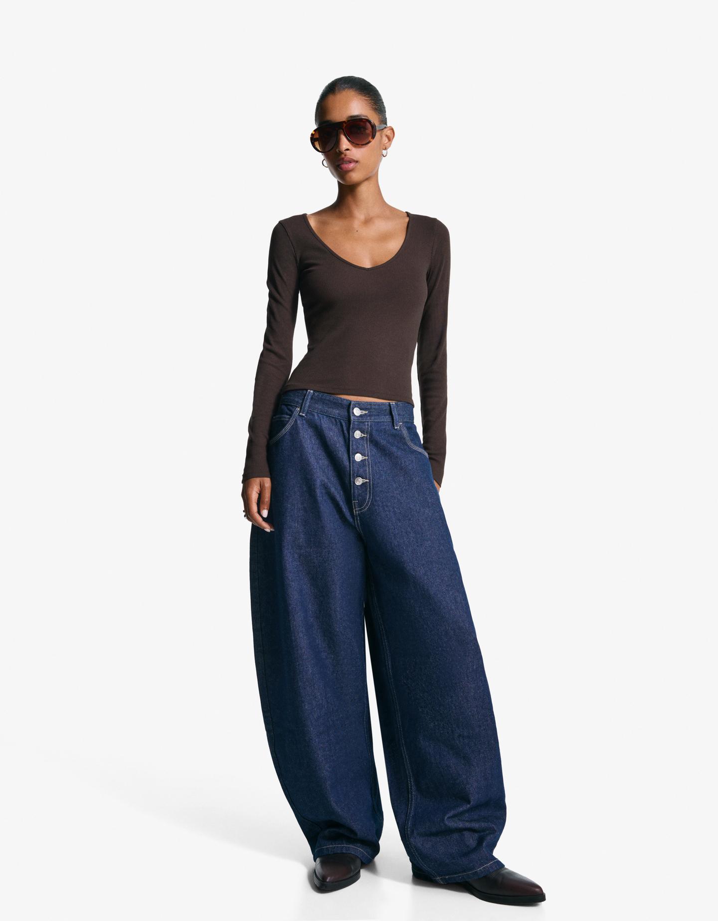 Bershka koszulka z długim rękawem i dekoltem w serek brązowy