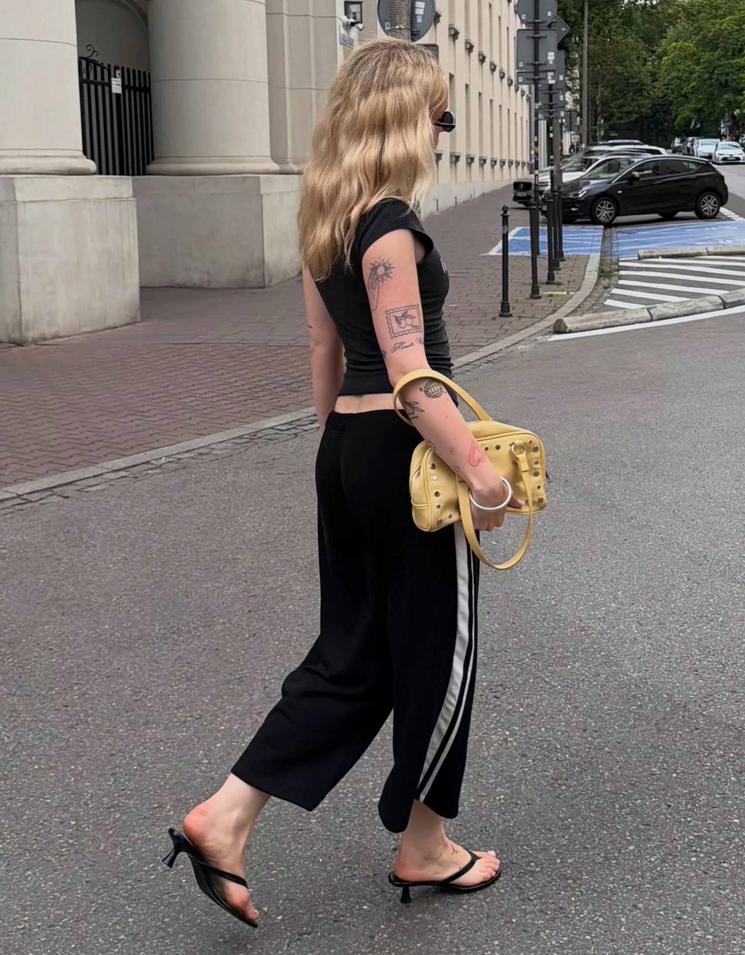 Plush capris with side stripe — Black