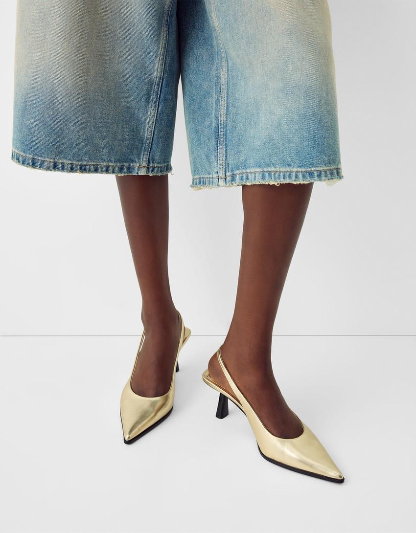 حذاء ممعدن بكعبية مفتوحة وكعب صغير-ذهبي-1