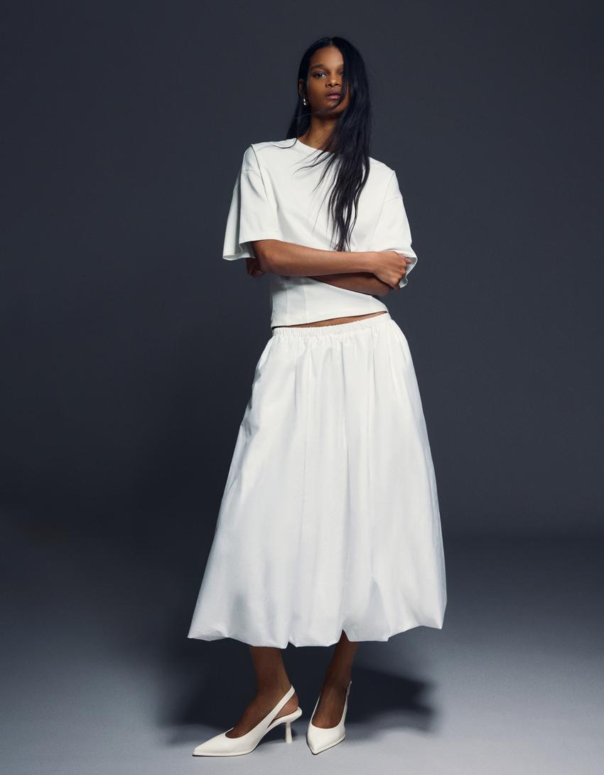 Chaussures à talon kitten heel ouvertes à l'arrière-Écru