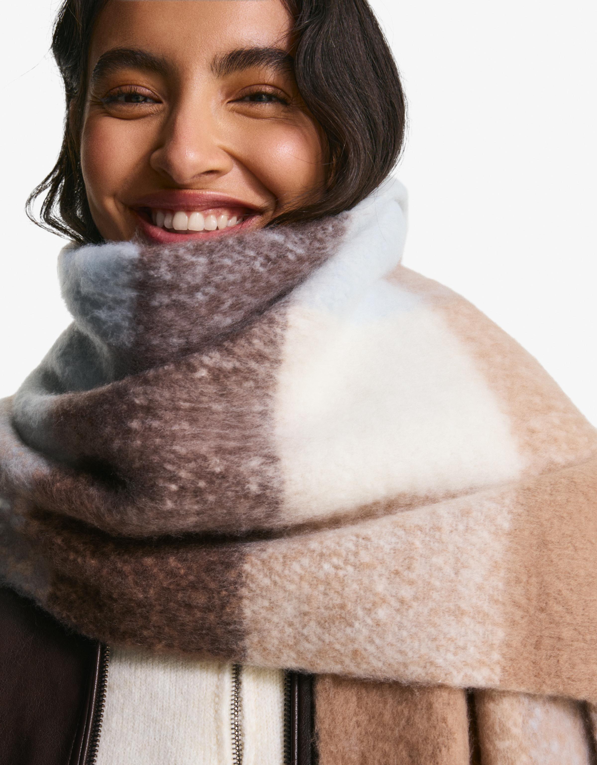 Bershka Karierter Schal Damen Sandfarbe