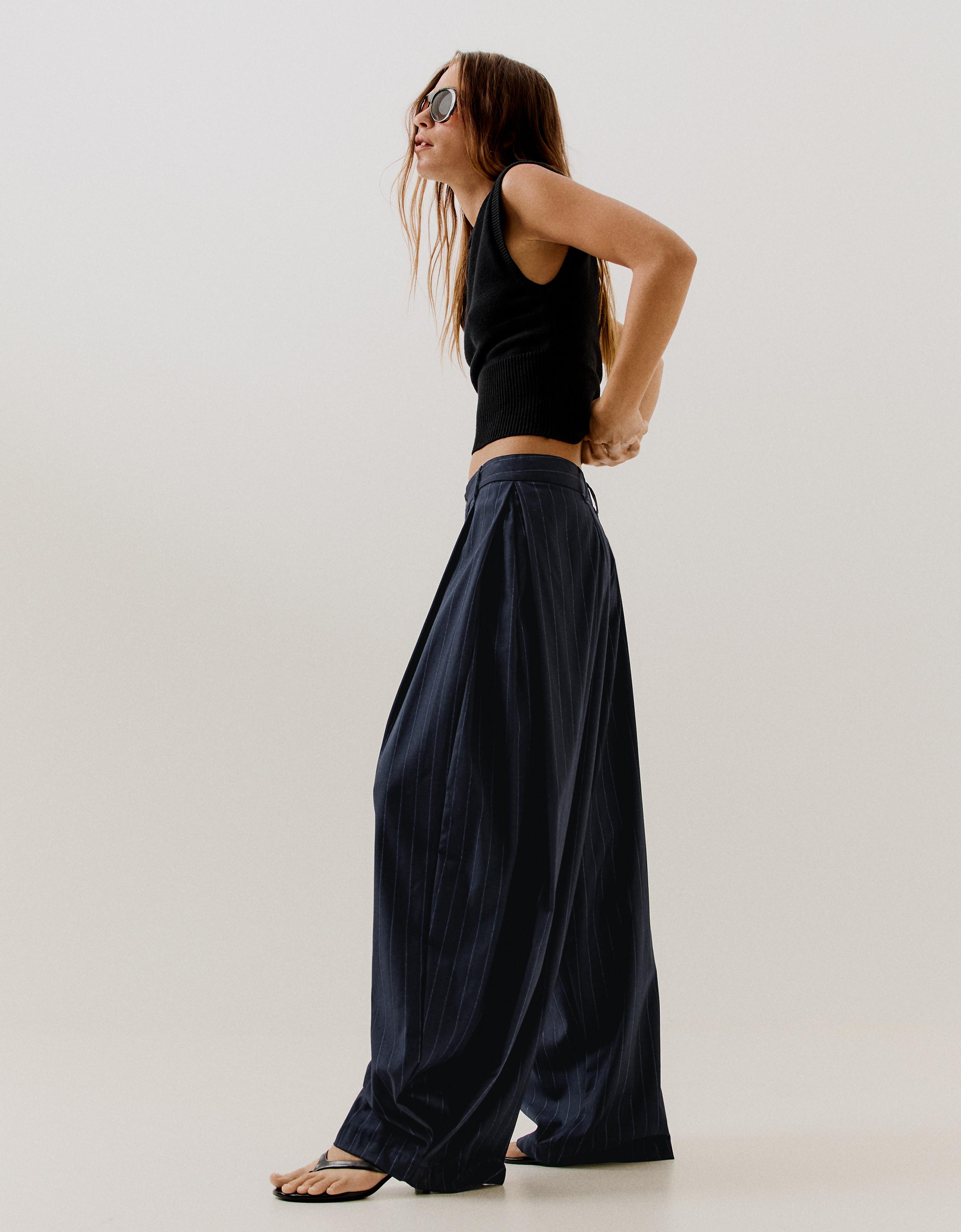 Side-pleat trousers — Navy