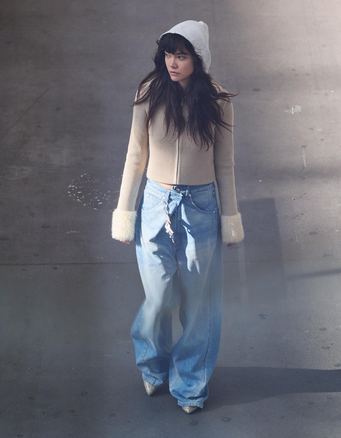 Bershka jeansy o kroju wide leg z krzyżowanym pasem wyblakły niebieski