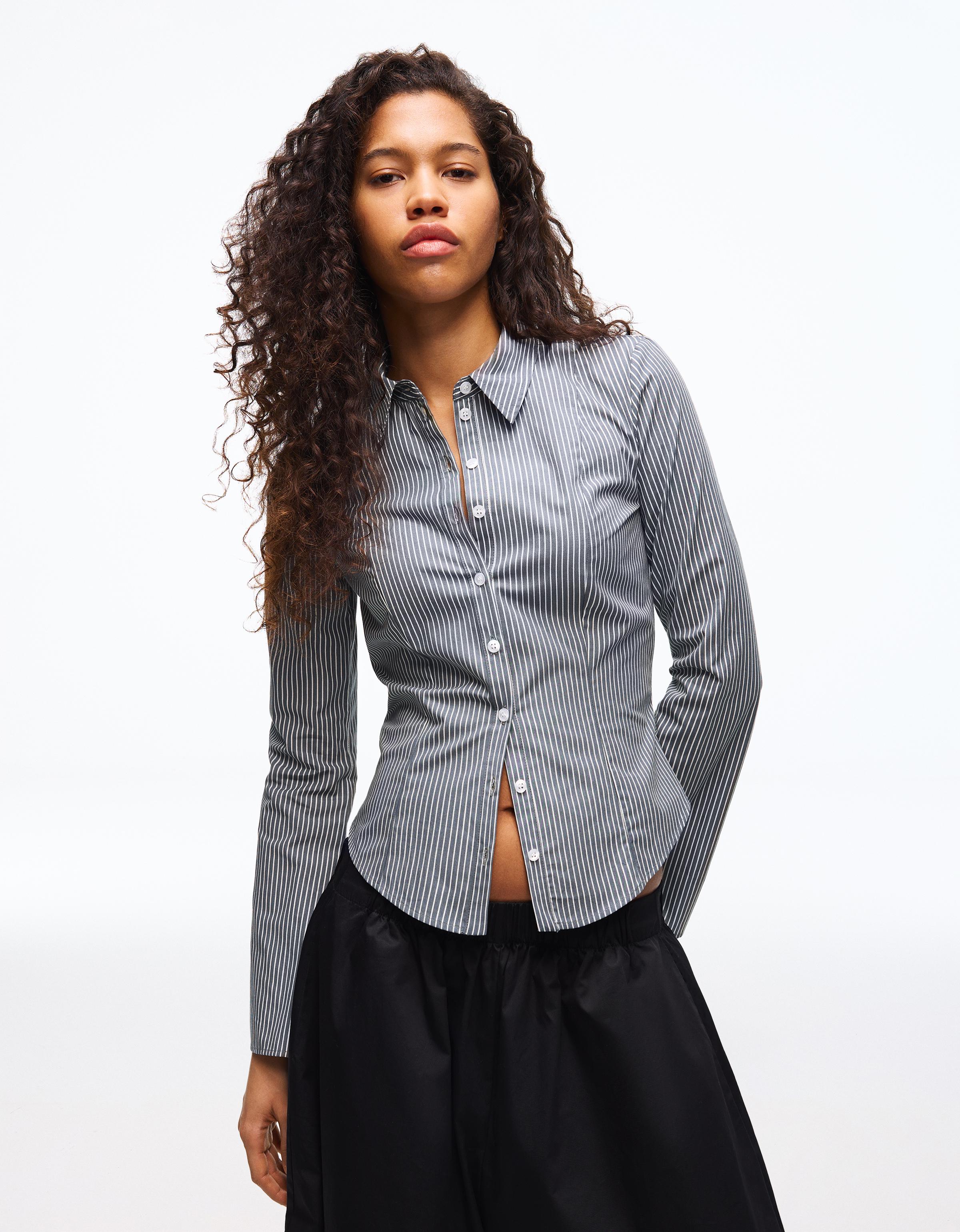 Bershka Figurbetonte Bluse Mit Trompetenärmeln Damen L Grau