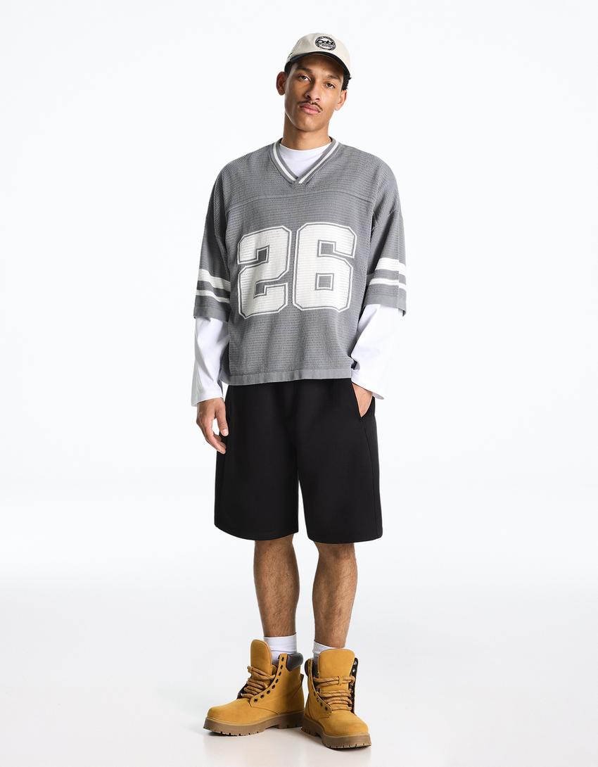 تيشرت رياضي بطبعة وأكمام قصيرة-رمادي