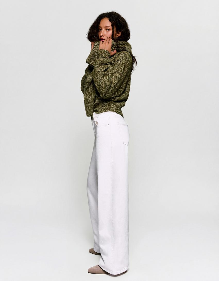 Džinsi ar platām starām un vidēji augstu jostasvietu-Krēmkrāsas