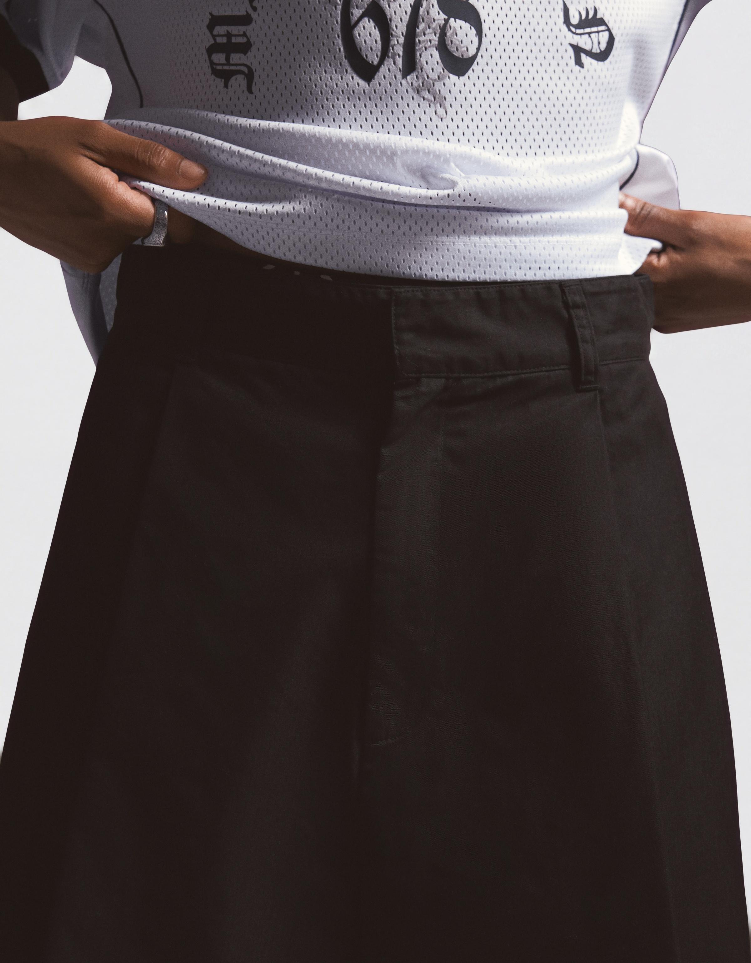 Balloon fit Bermuda shorts with darts — Black