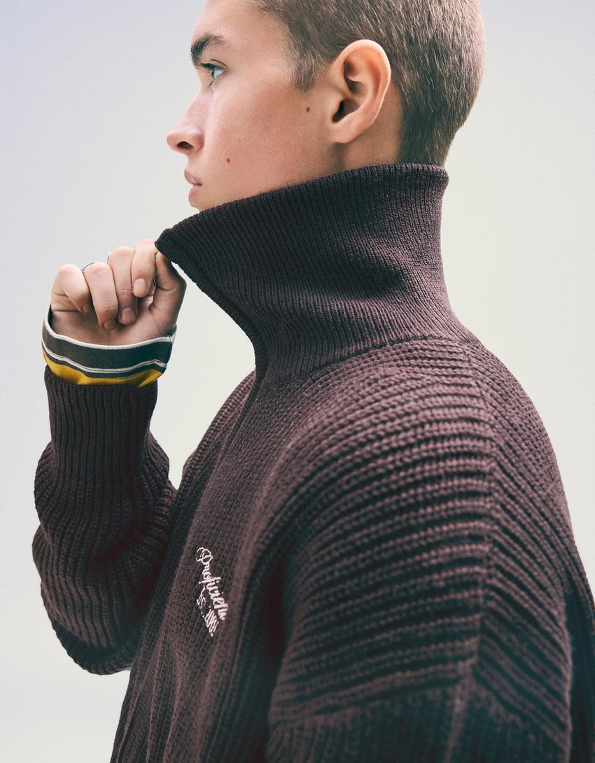 Embroidered zip-up jacket-Brown
