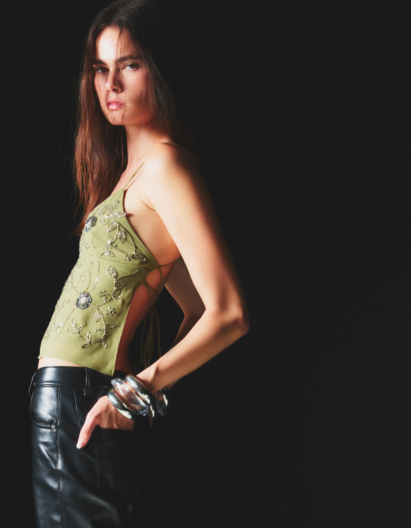 Bershka błyszczący haftowany top na ramiączkach khaki