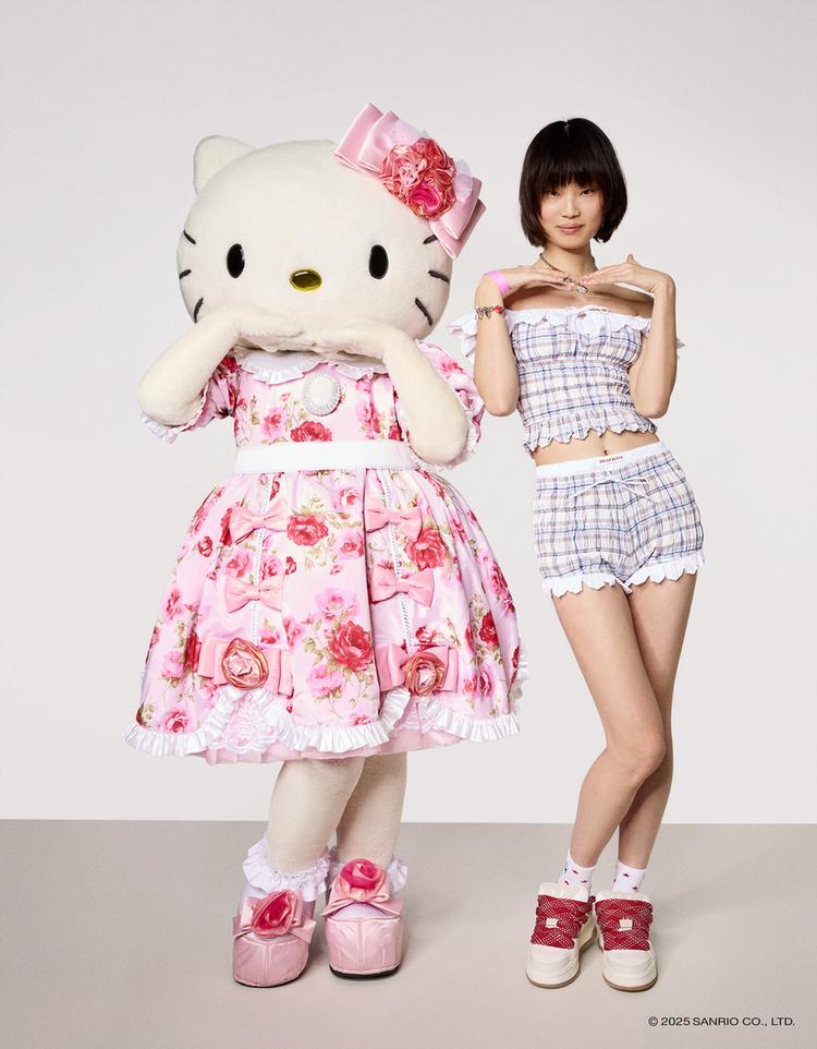 Hello Kitty top ve şort takımı