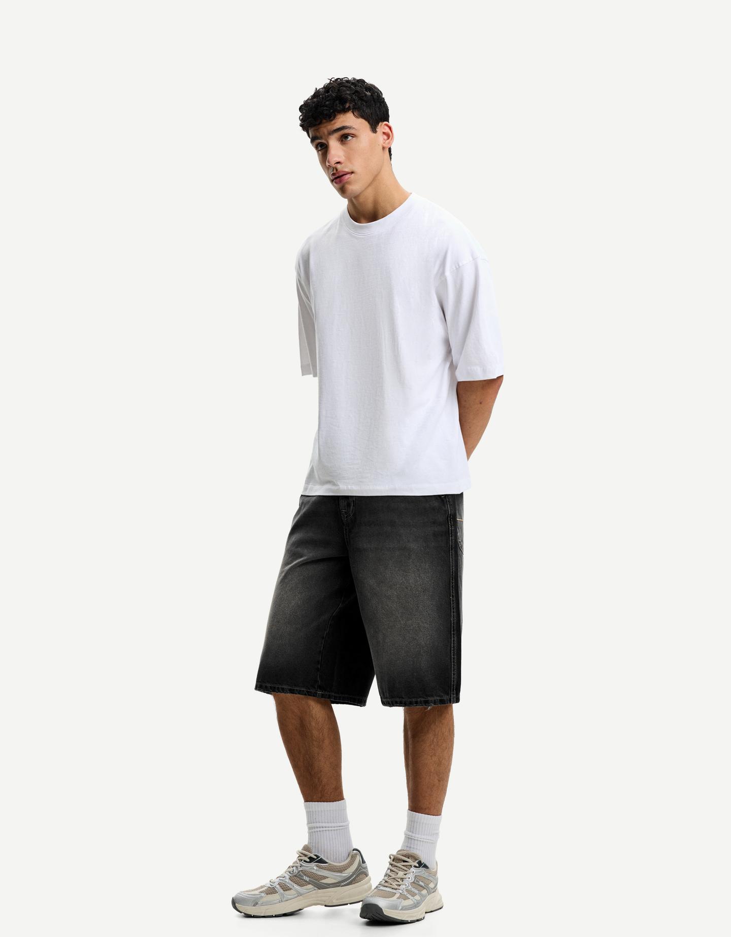 Bershka denimowe bermudy skater czarny