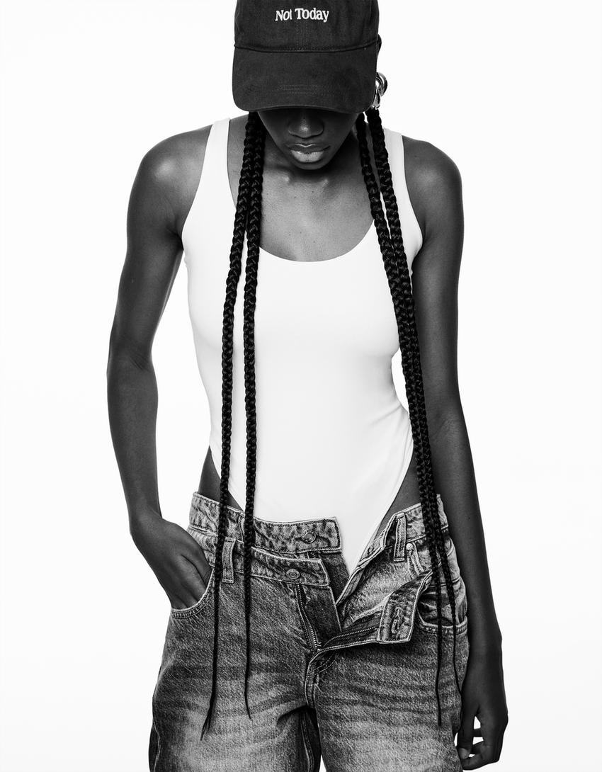 بنطال جينز بقصّة مستقيمة وخصر منخفض-رمادي-1