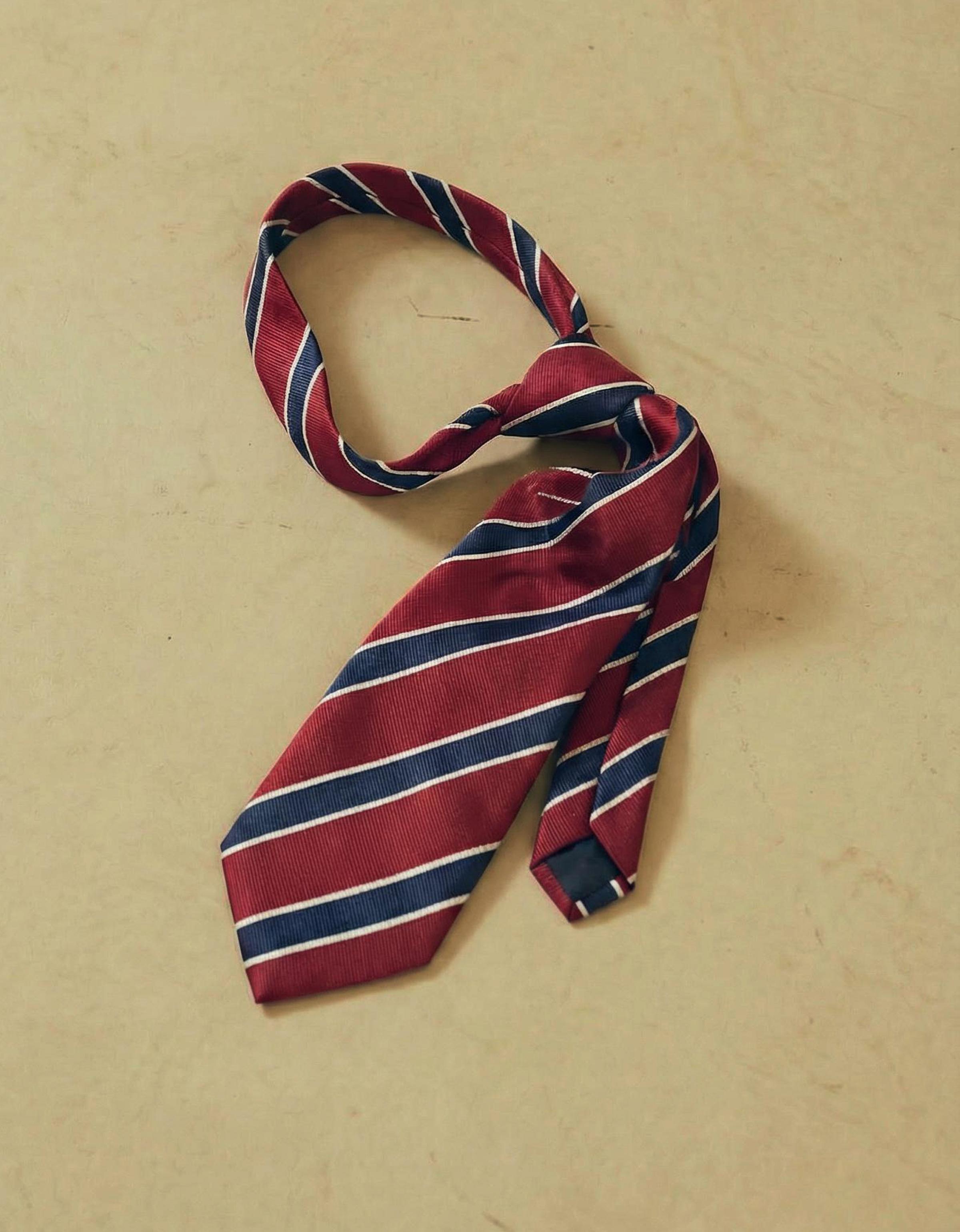 Striped tie — Burgundy